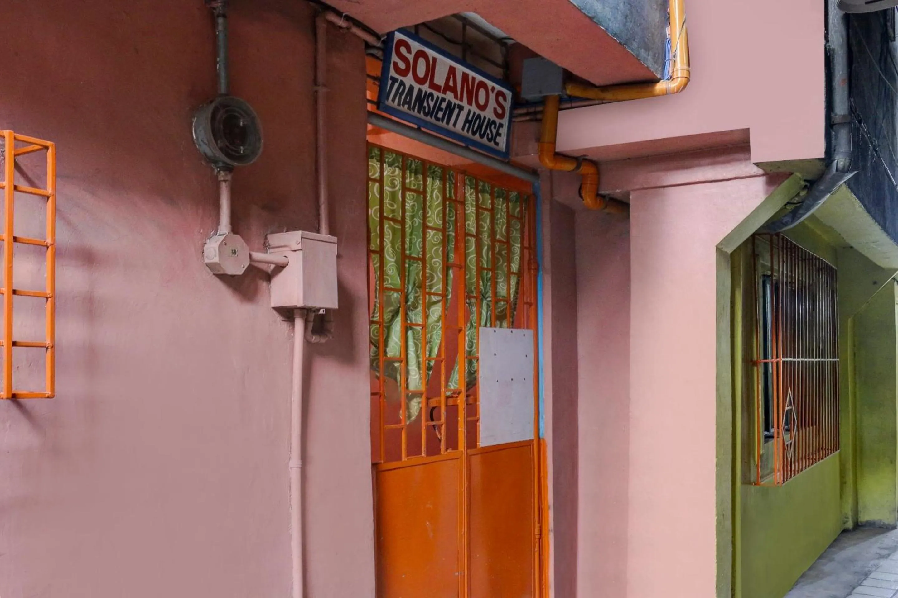 Facade/entrance in Solanos Transient House