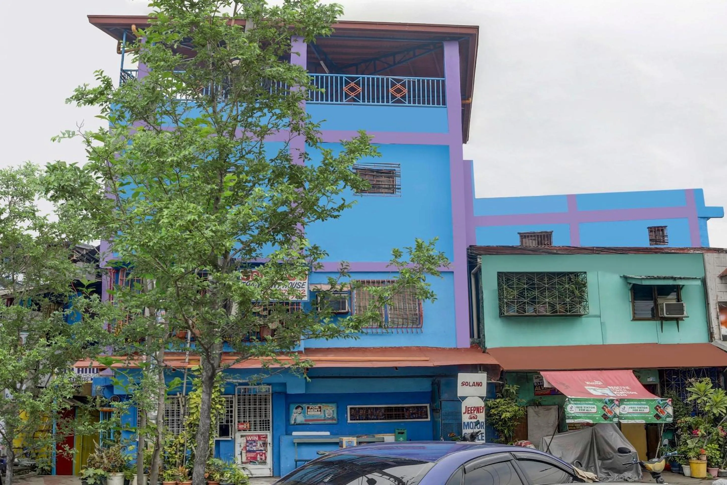 Facade/entrance in Solanos Transient House