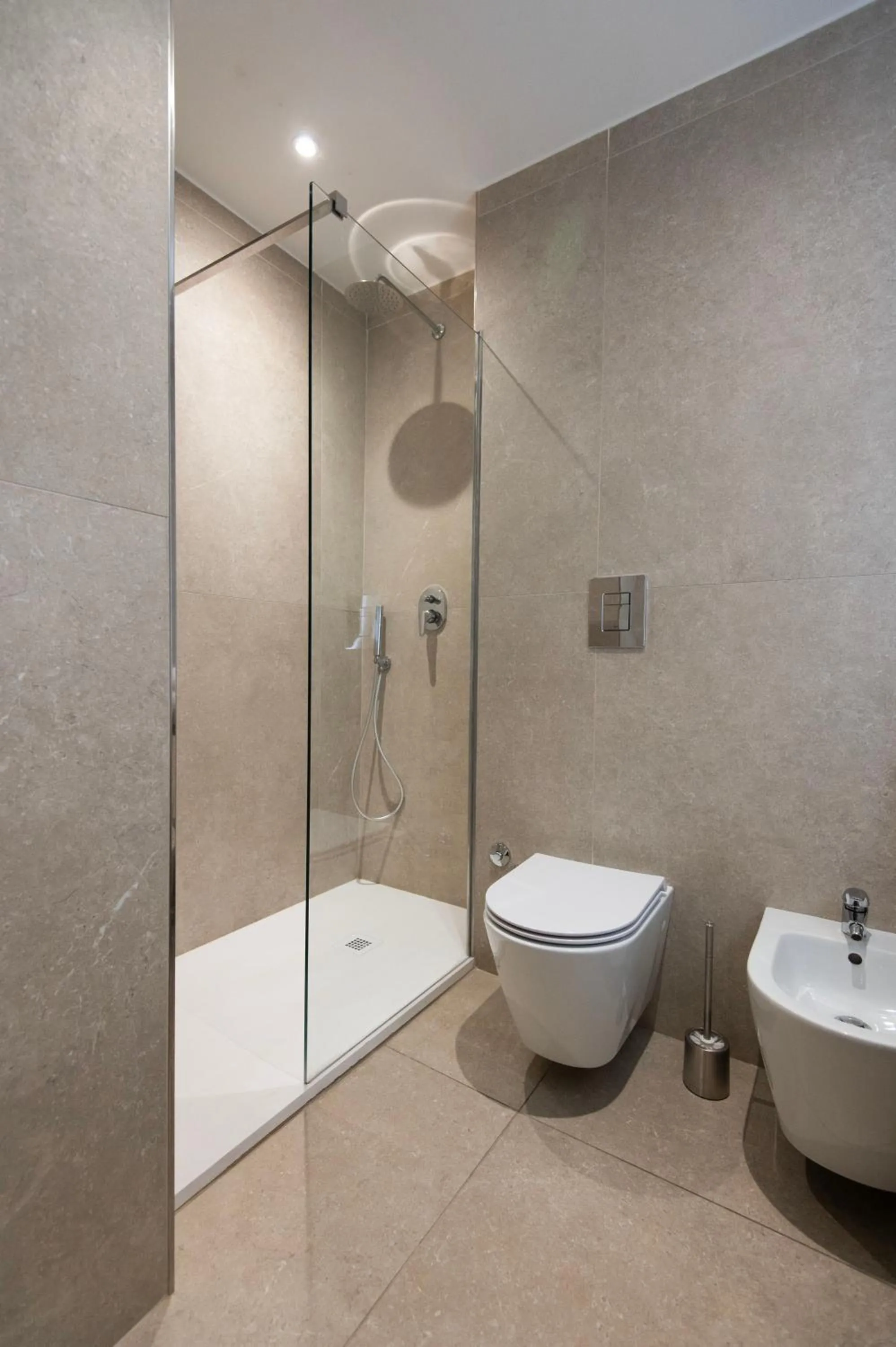 Shower in Hotel Europa