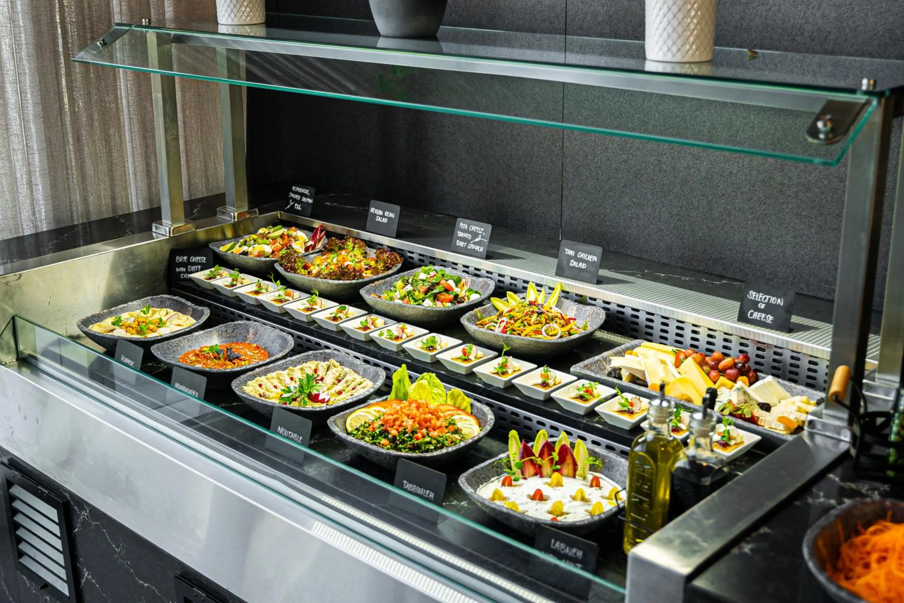 Restaurant/places to eat in Movenpick Jumeirah Village Triangle