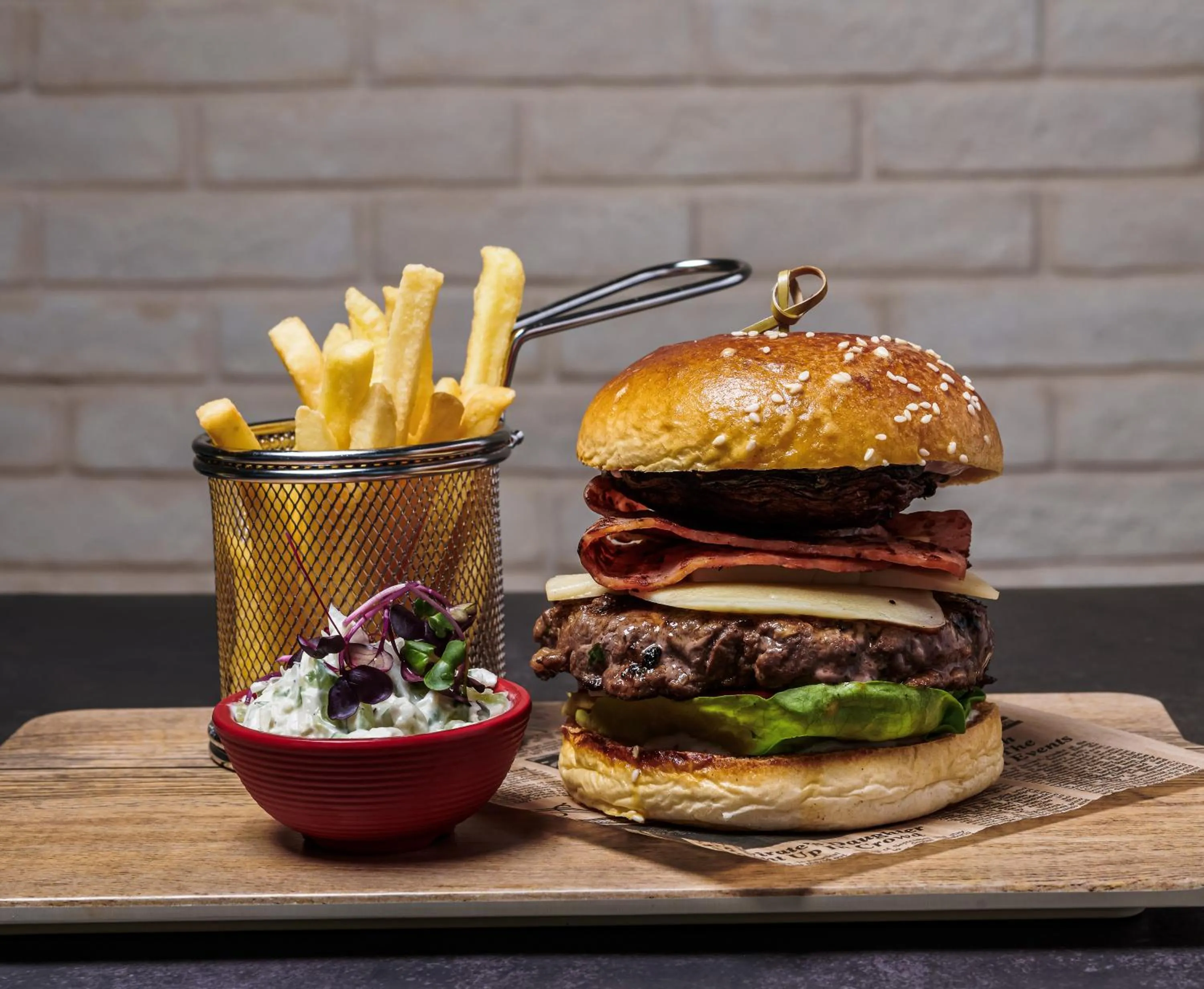 Restaurant/places to eat in Movenpick Jumeirah Village Triangle