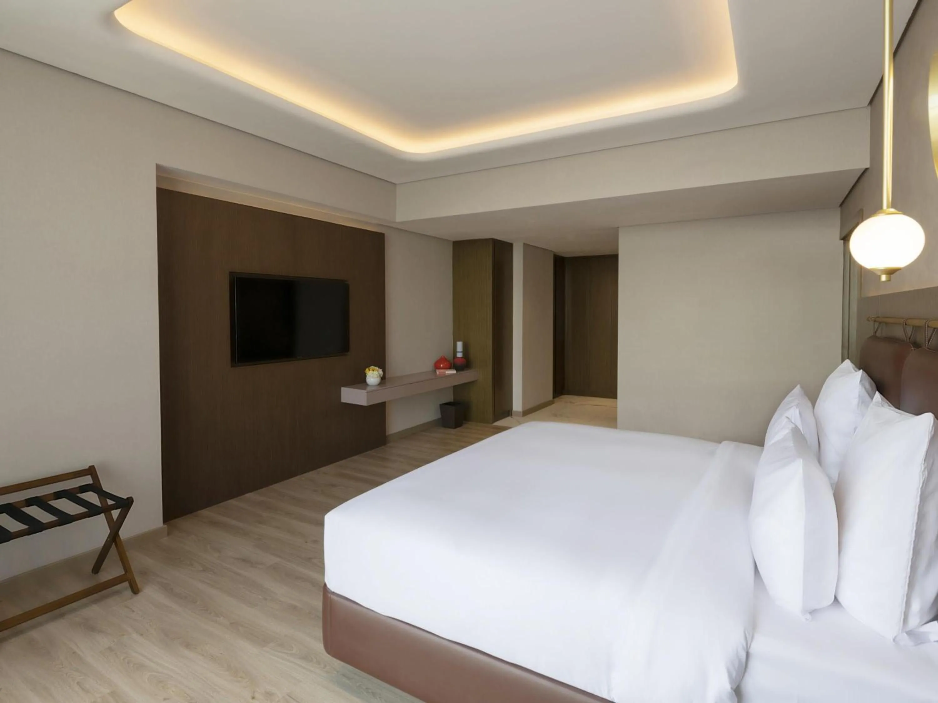 Bedroom, Bed in Movenpick Jumeirah Village Triangle
