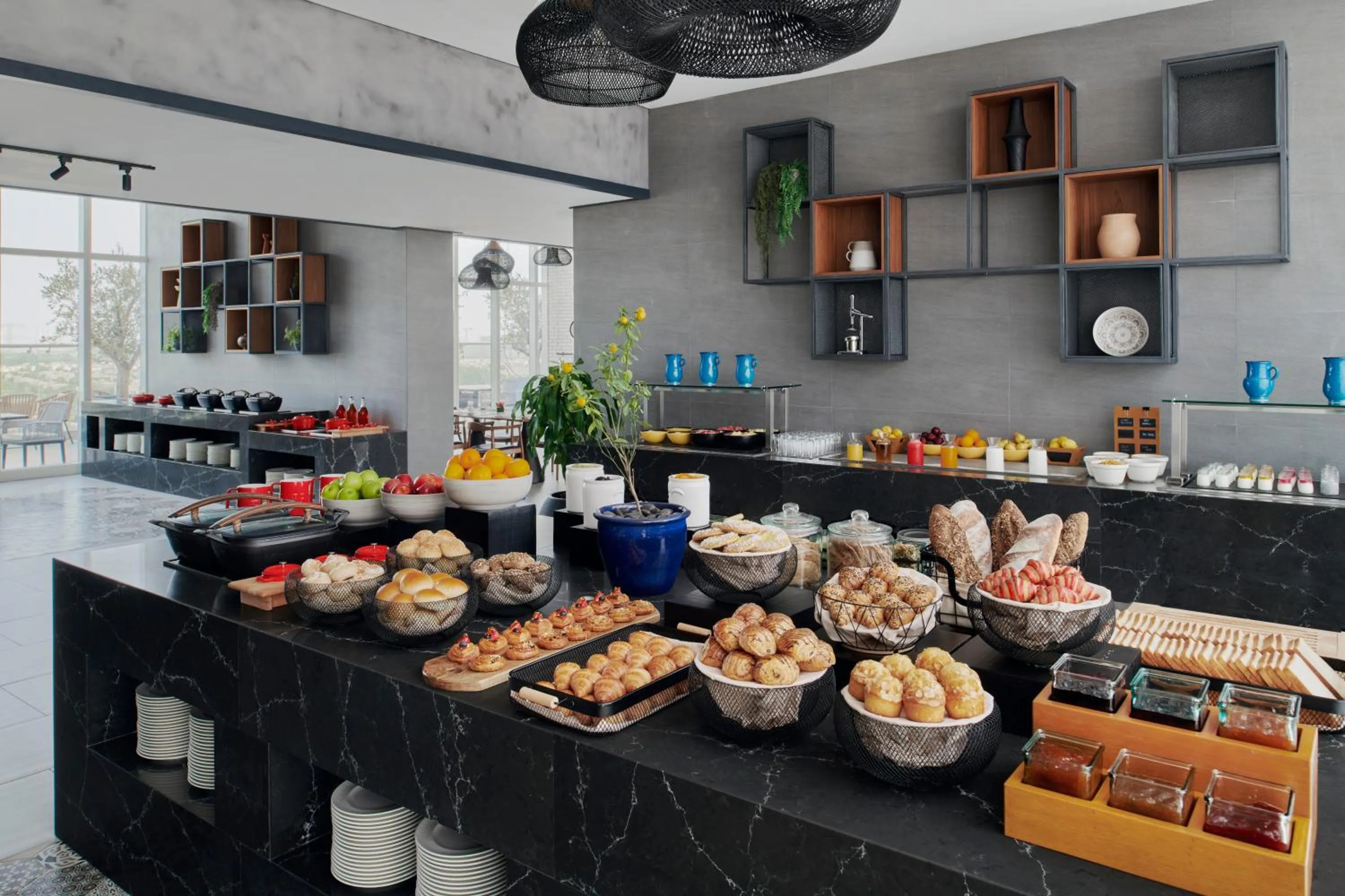 Restaurant/places to eat in Movenpick Jumeirah Village Triangle