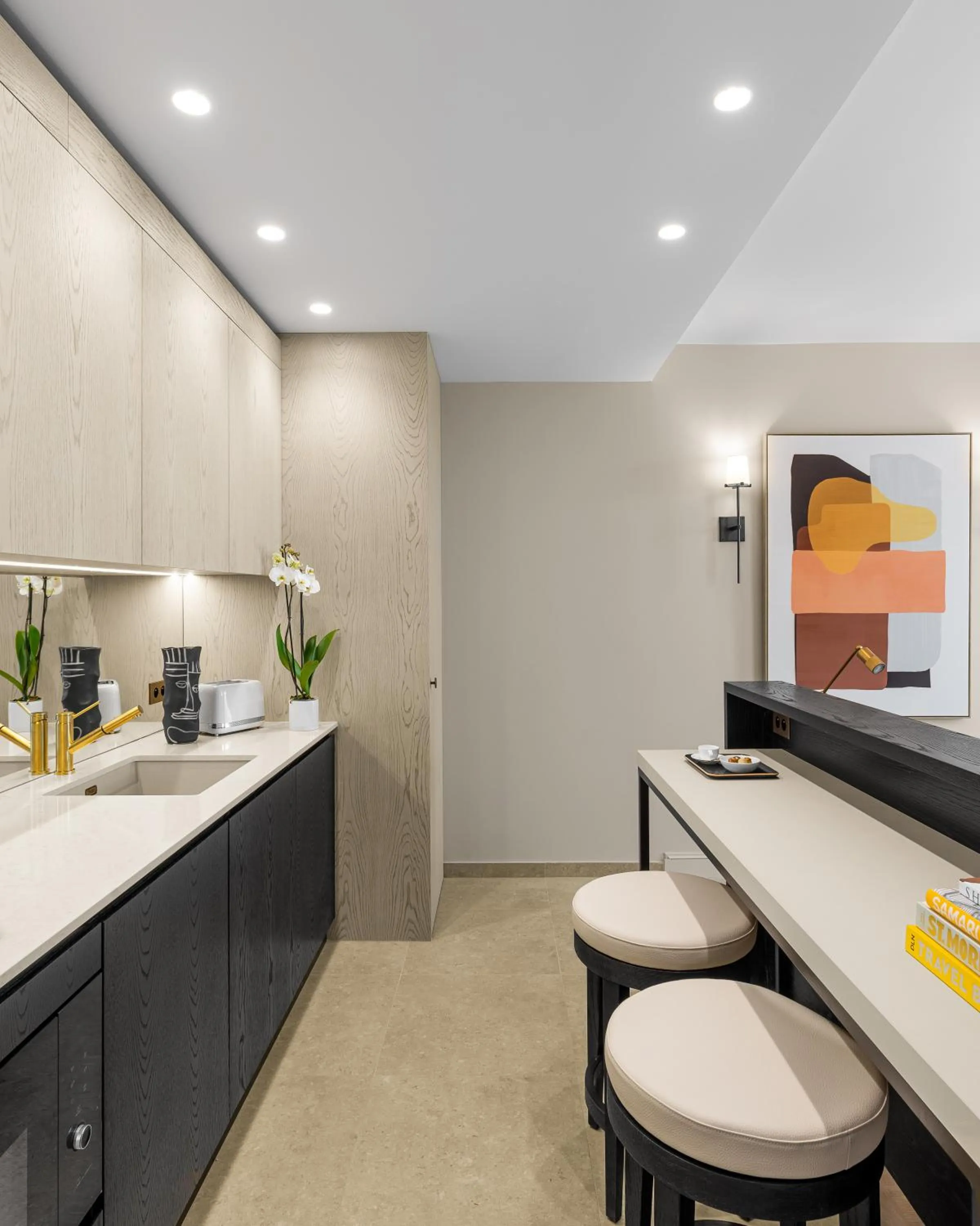 Kitchen or kitchenette in Black Door