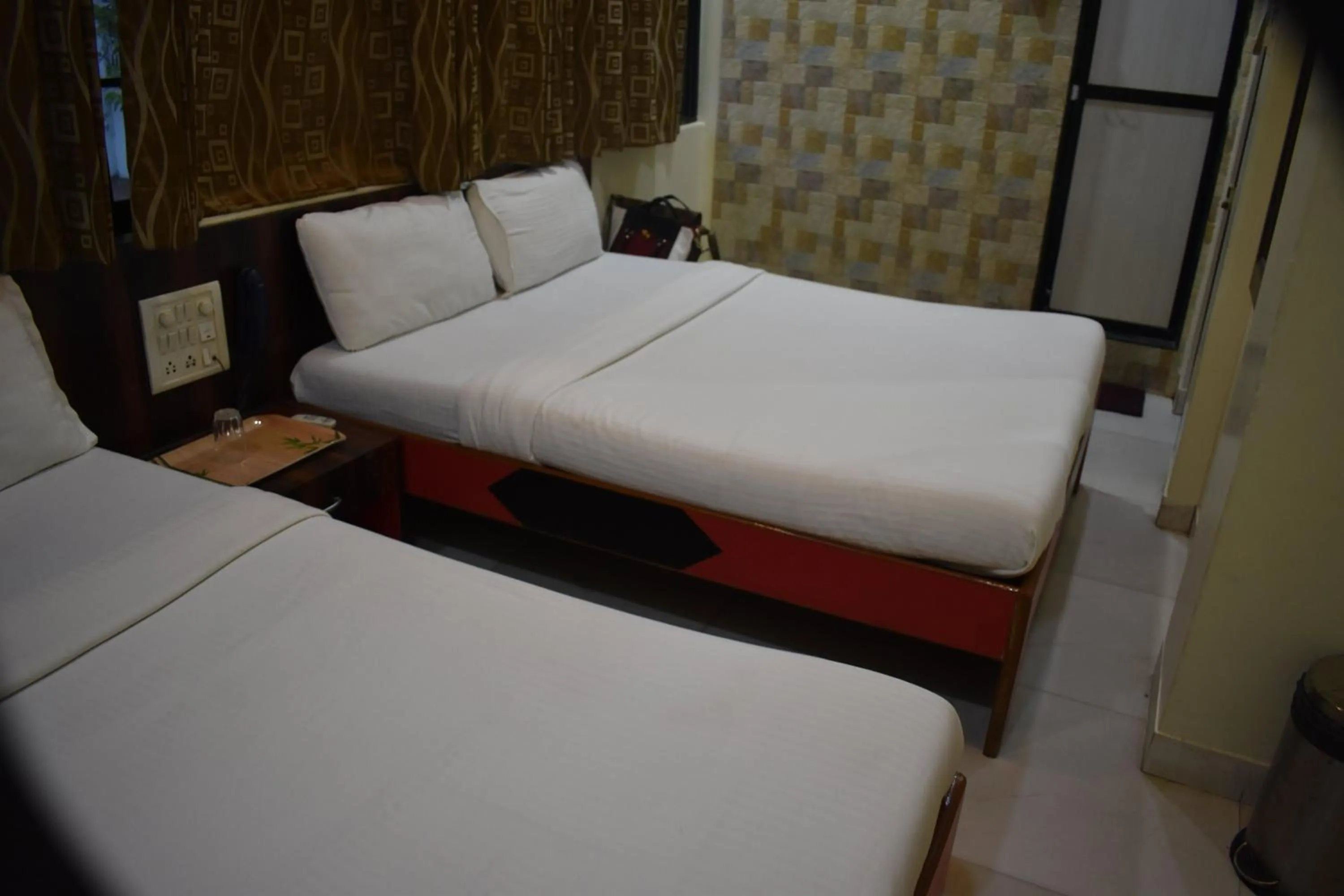 Bed in Hotel Sea View - Near Taj Hotel