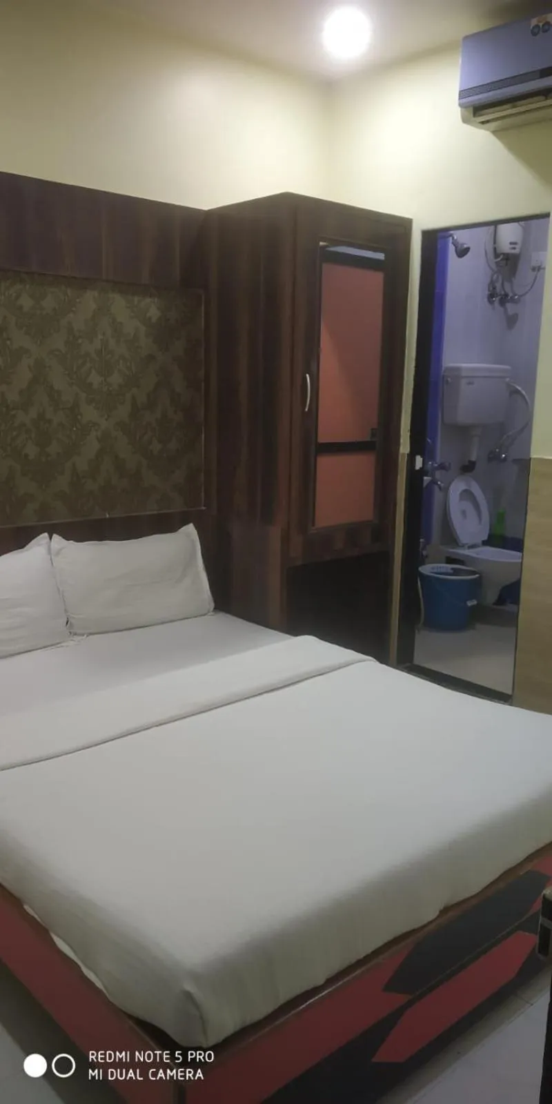 Bed in Hotel Sea View - Near Taj Hotel