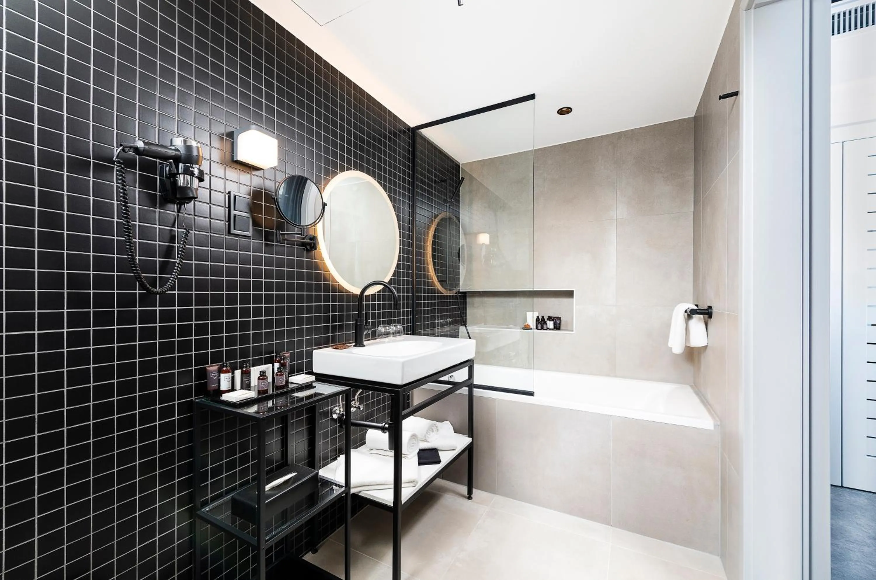 Shower in Three Corners Downtown Hotel