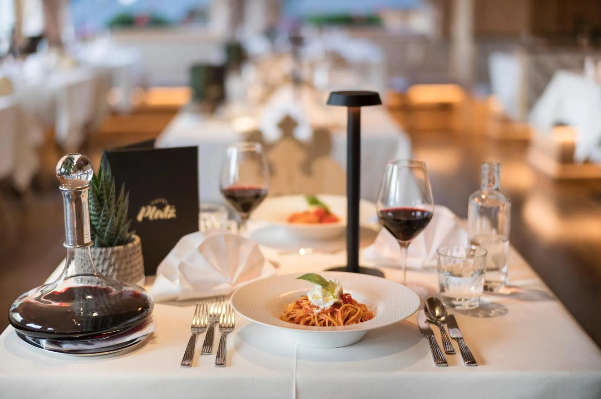 Restaurant/places to eat in Hotel Platz