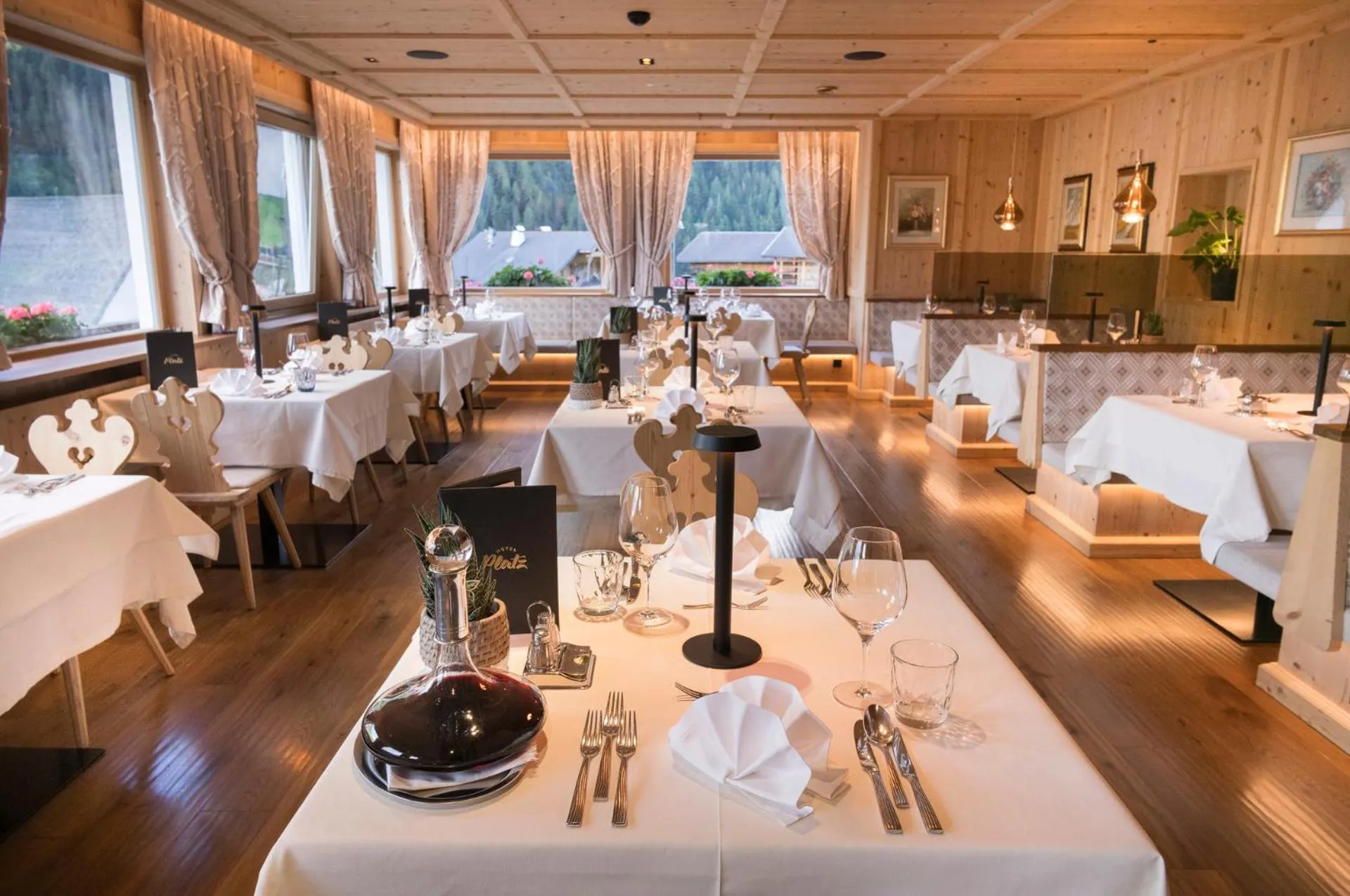 Restaurant/places to eat in Hotel Platz