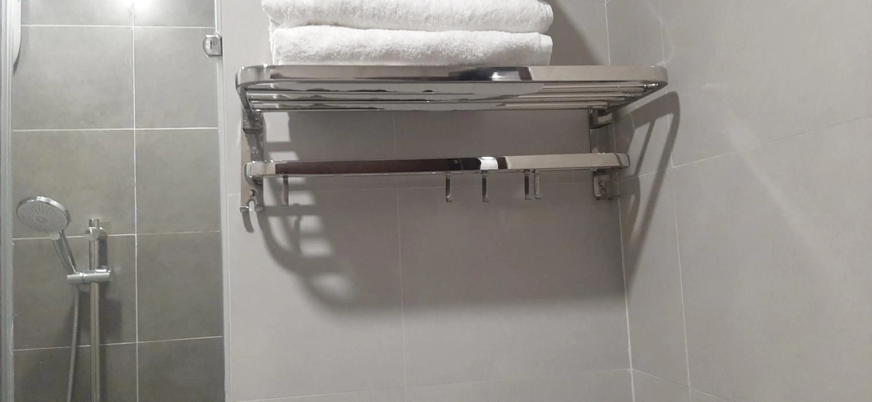 Bathroom in OYO 1161 Puchin Hotel And Apartment