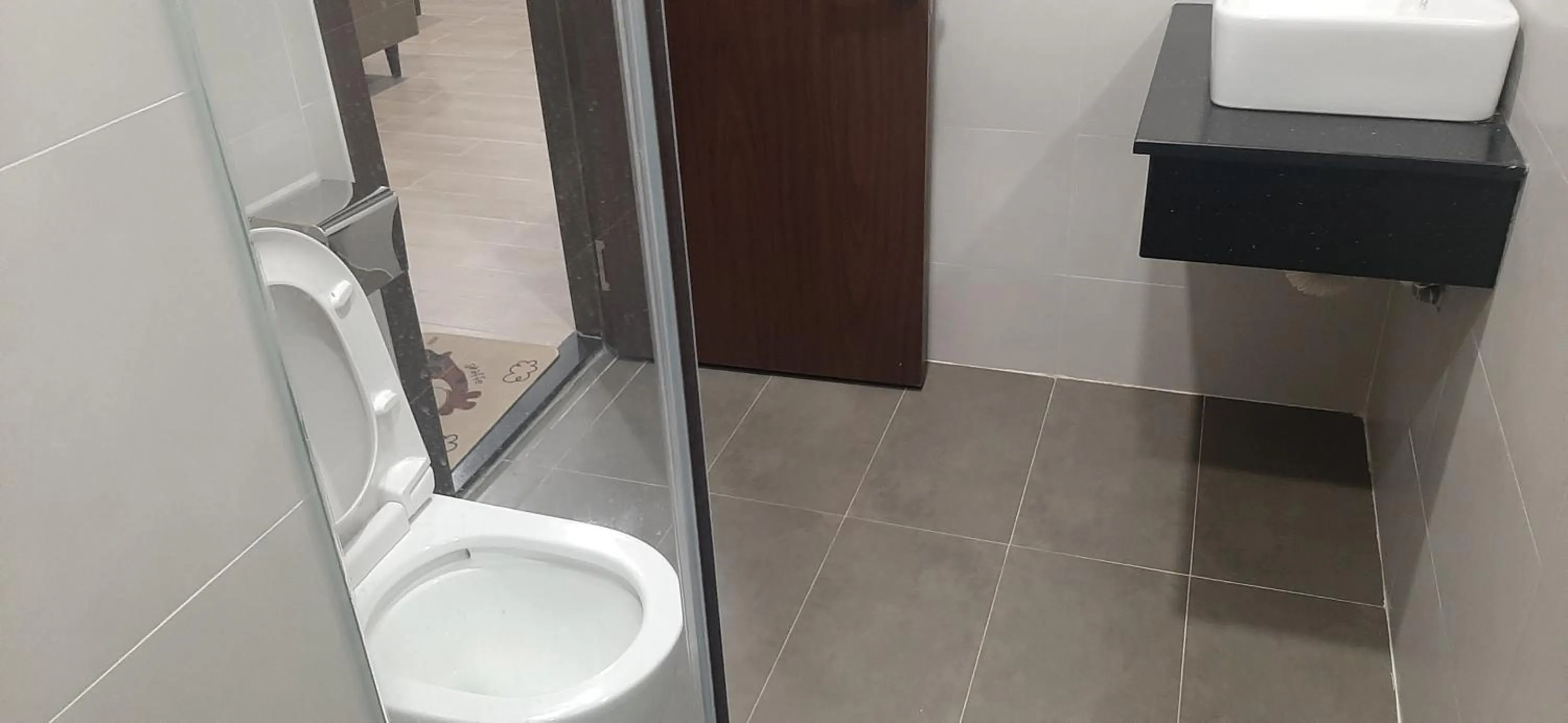 Bathroom in OYO 1161 Puchin Hotel And Apartment