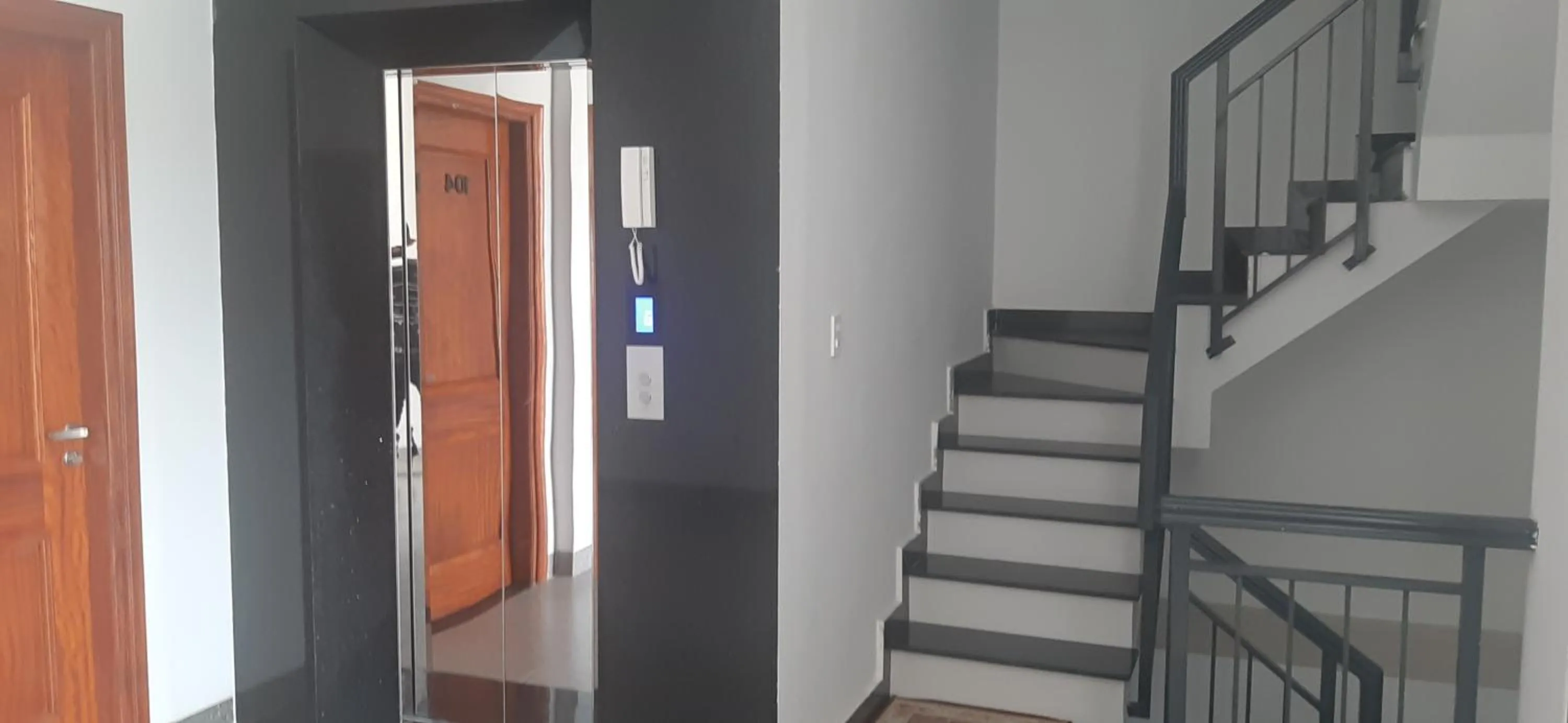 Lobby or reception in OYO 1161 Puchin Hotel And Apartment