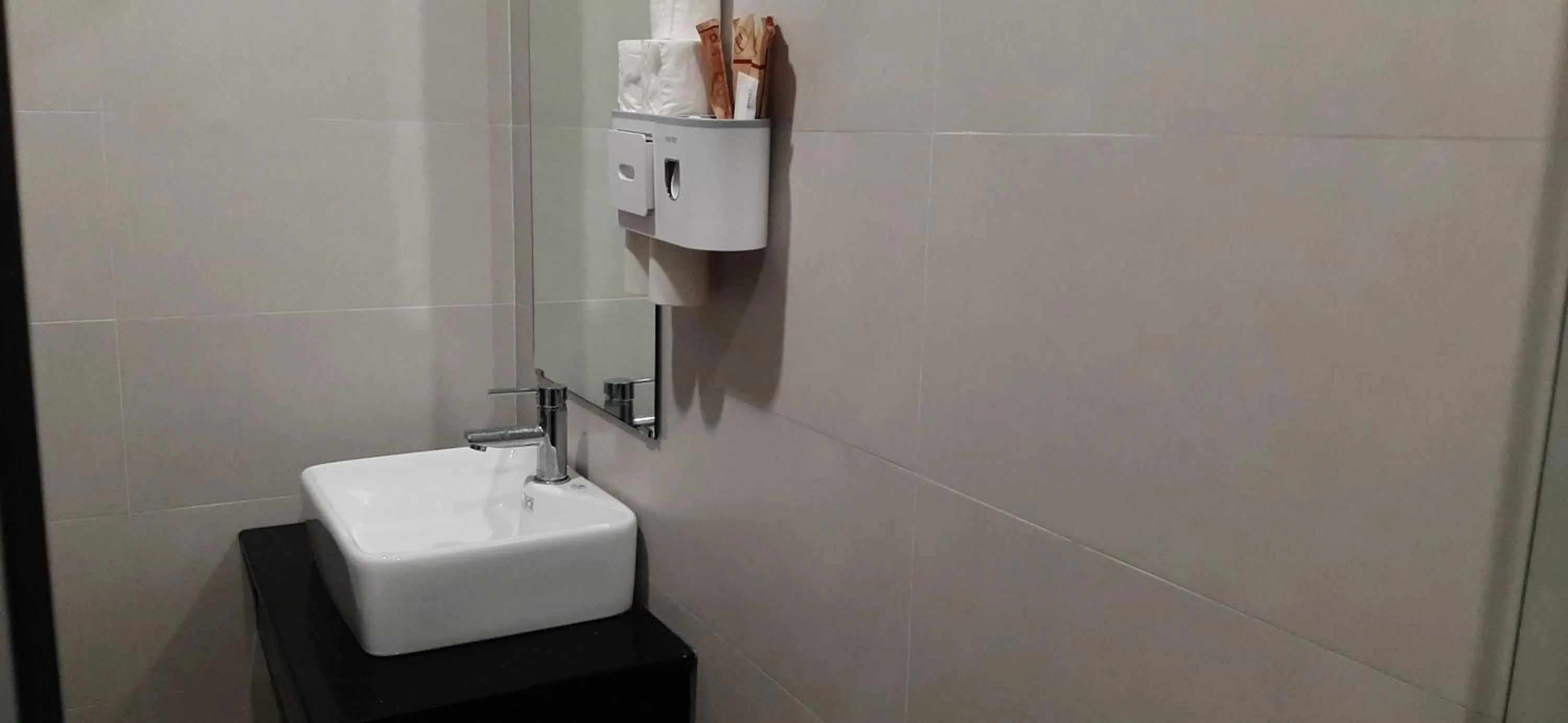 Bathroom in OYO 1161 Puchin Hotel And Apartment