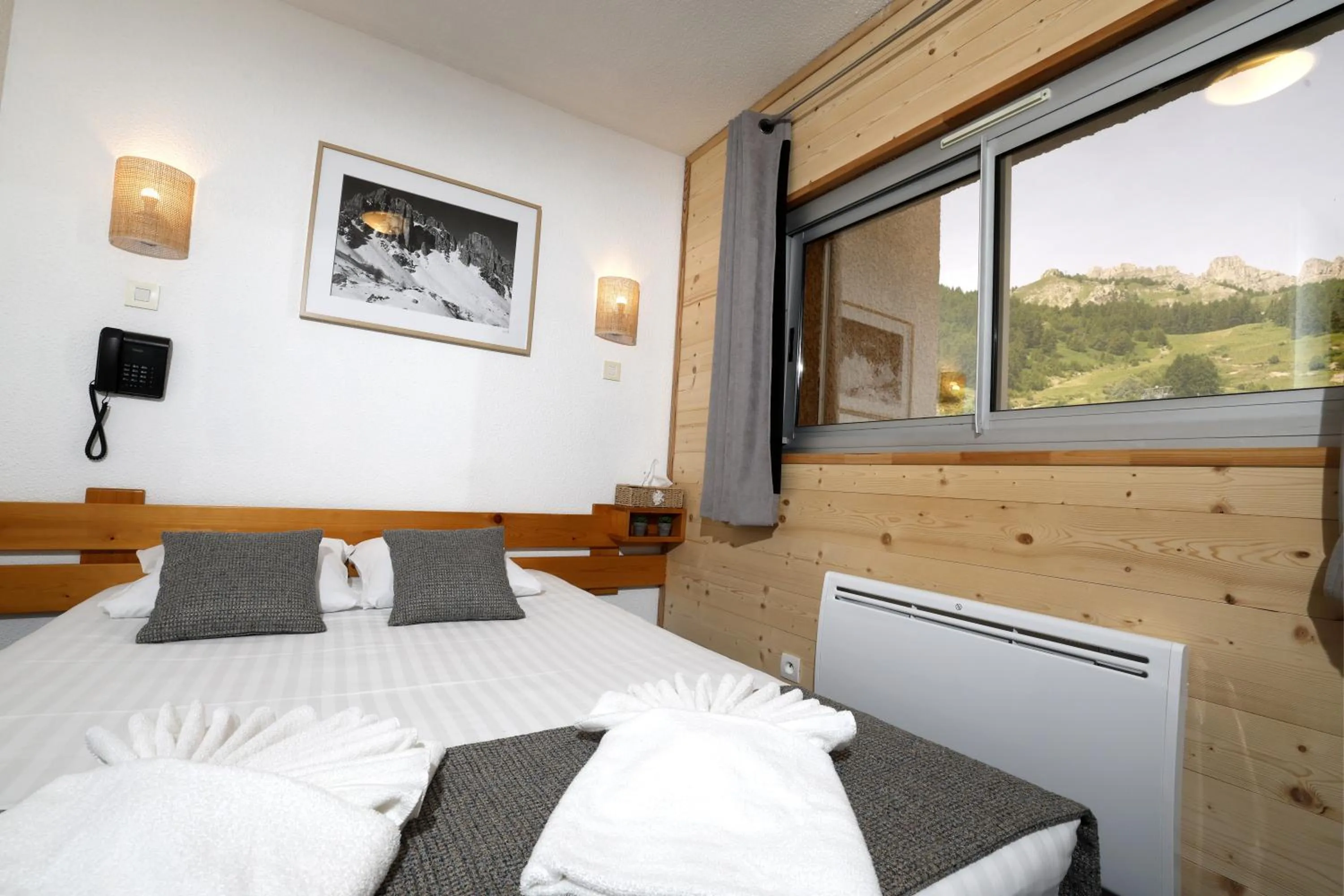 Bed in Le Balcon des Ecrins