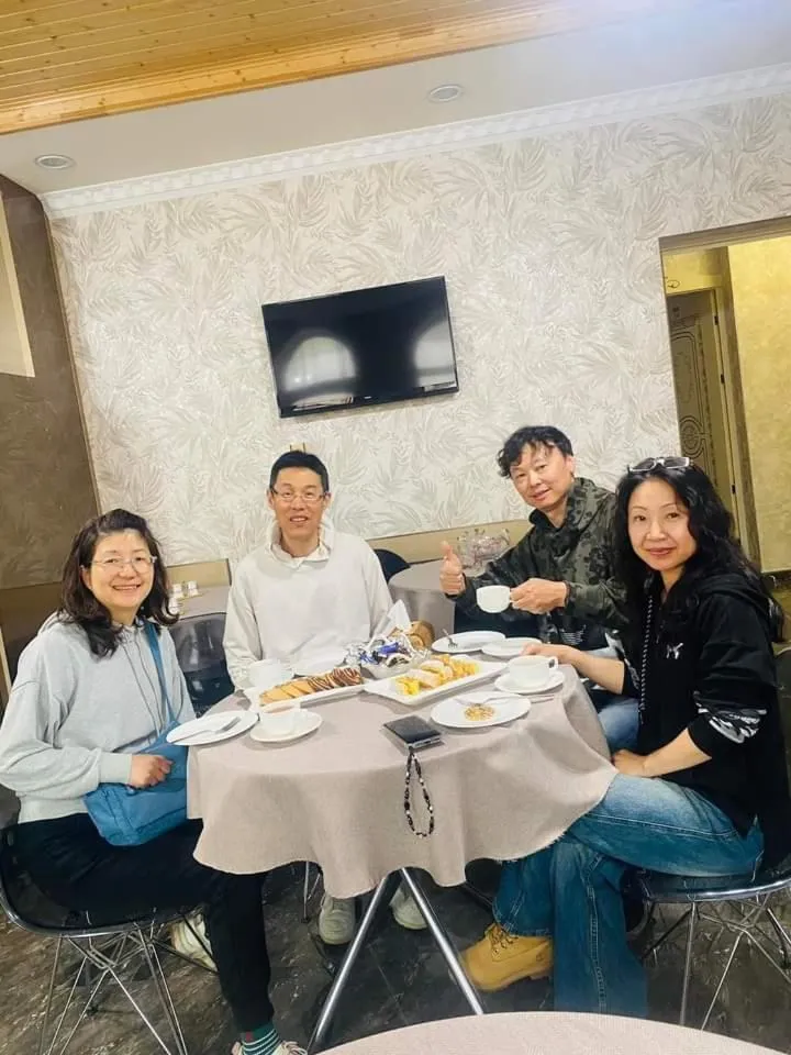 People in Har-Mar Hotel