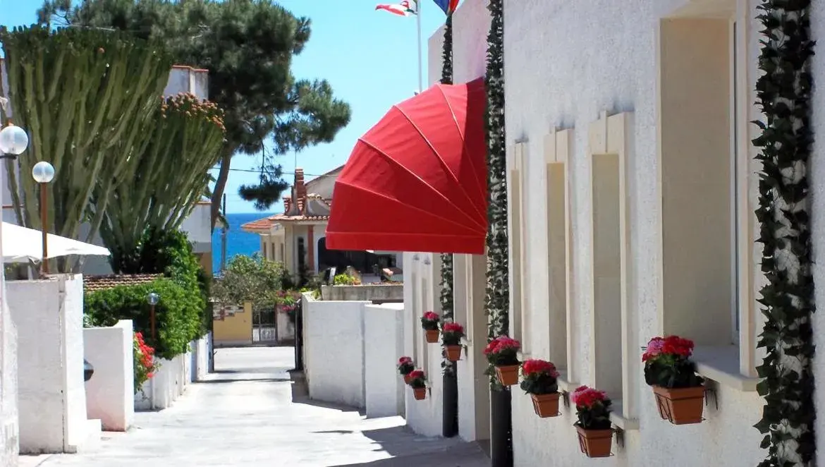 Facade/entrance in Hotel Noto Marina e Spa Facade/entrance in Hotel Noto Marina e Spa