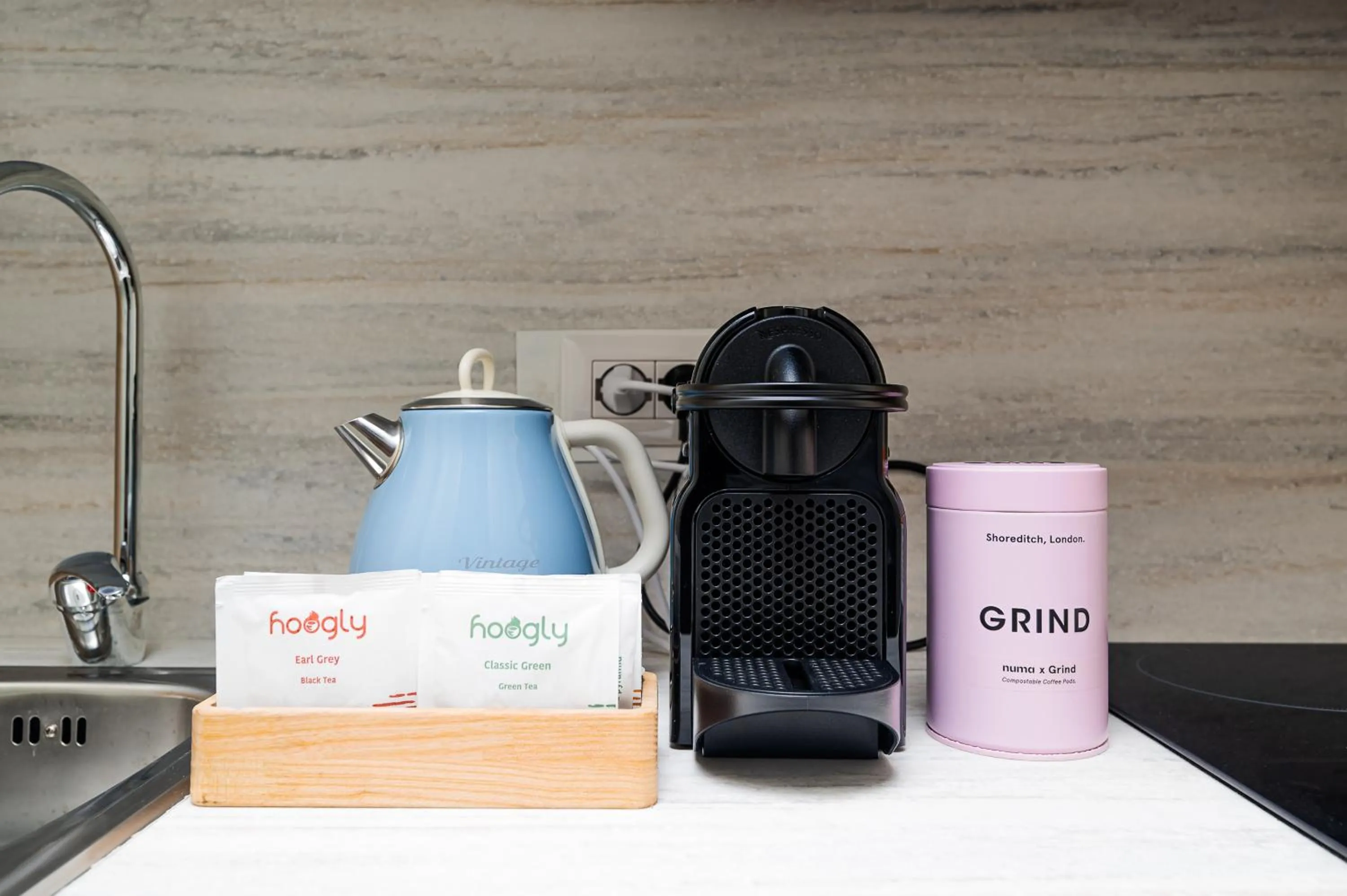 Coffee/tea facilities in Milan Adore