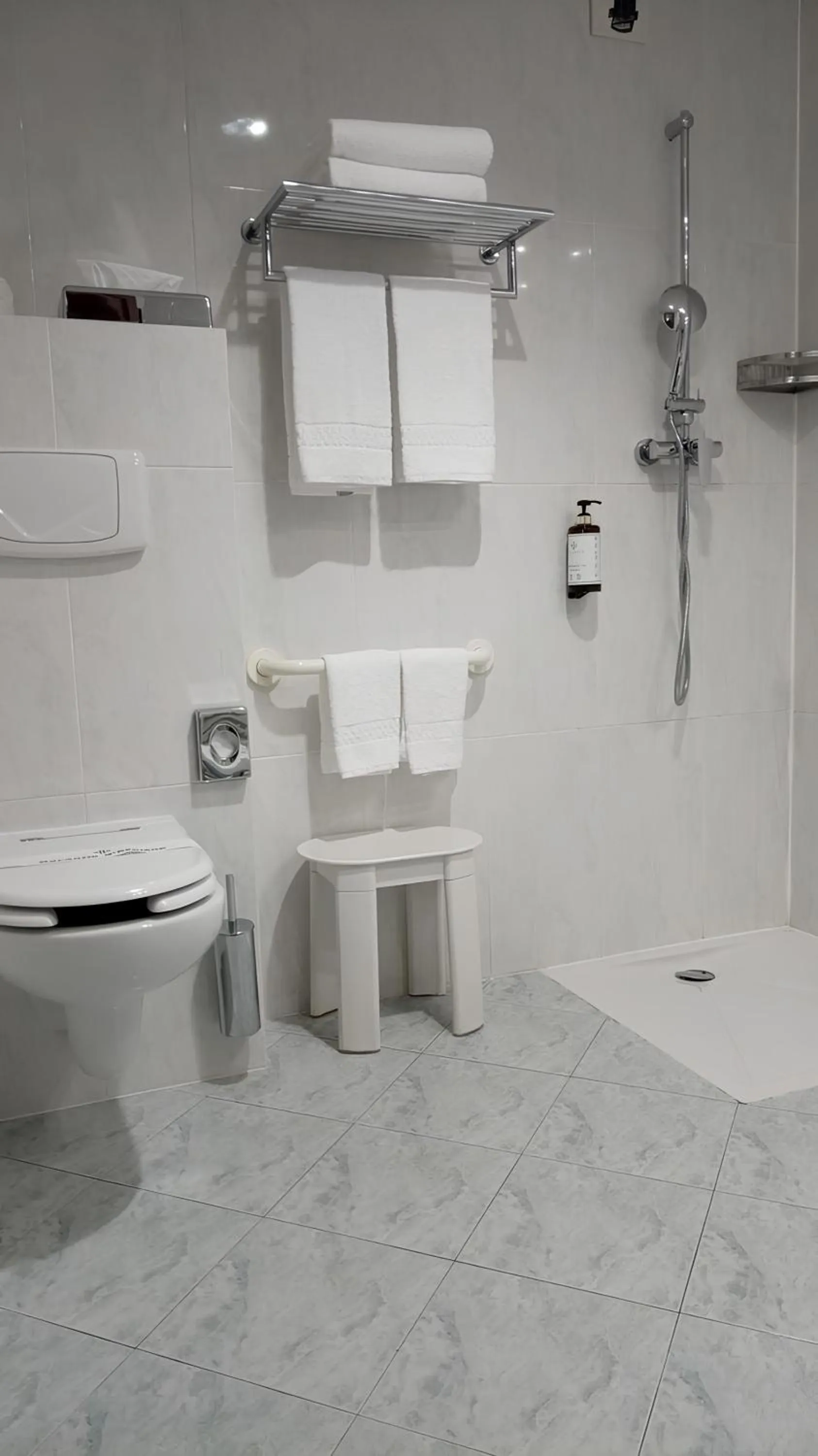 Shower in Phi Hotel Cavalieri