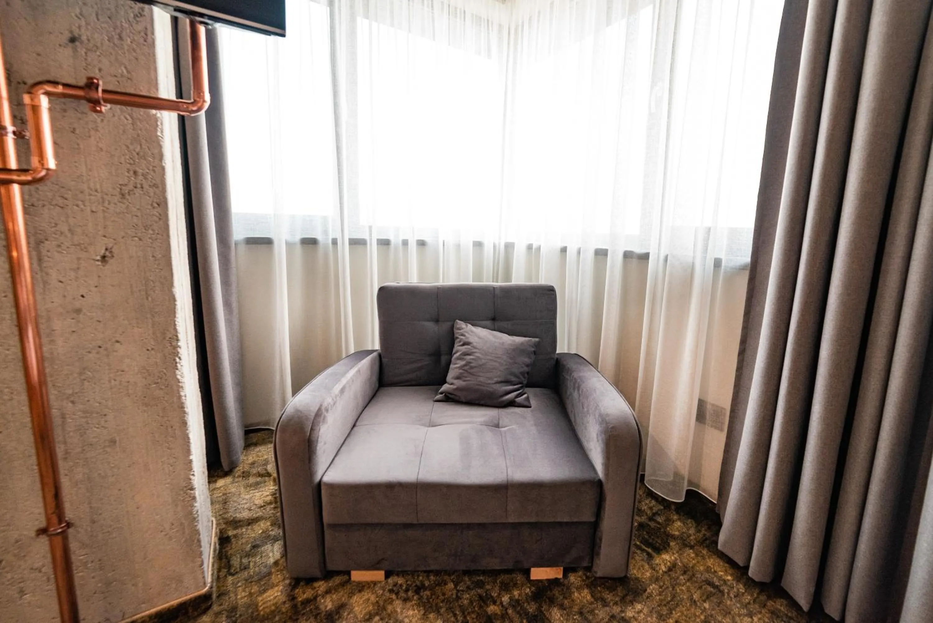 Living room, Bed in Mustang Boutique Rooms