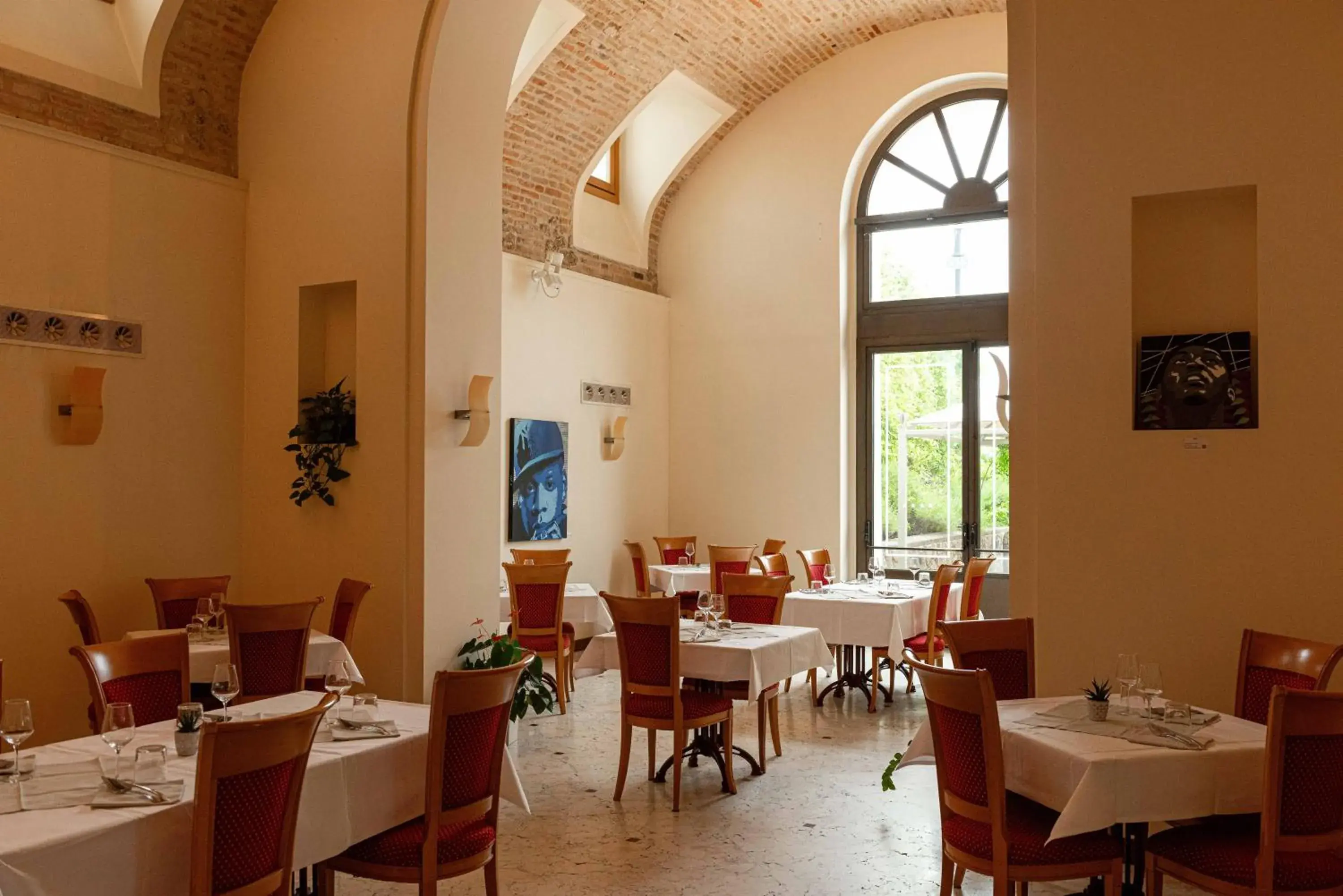 Restaurant/places to eat in Phi Hotel Astoria Restaurant/places to eat in Phi Hotel Astoria