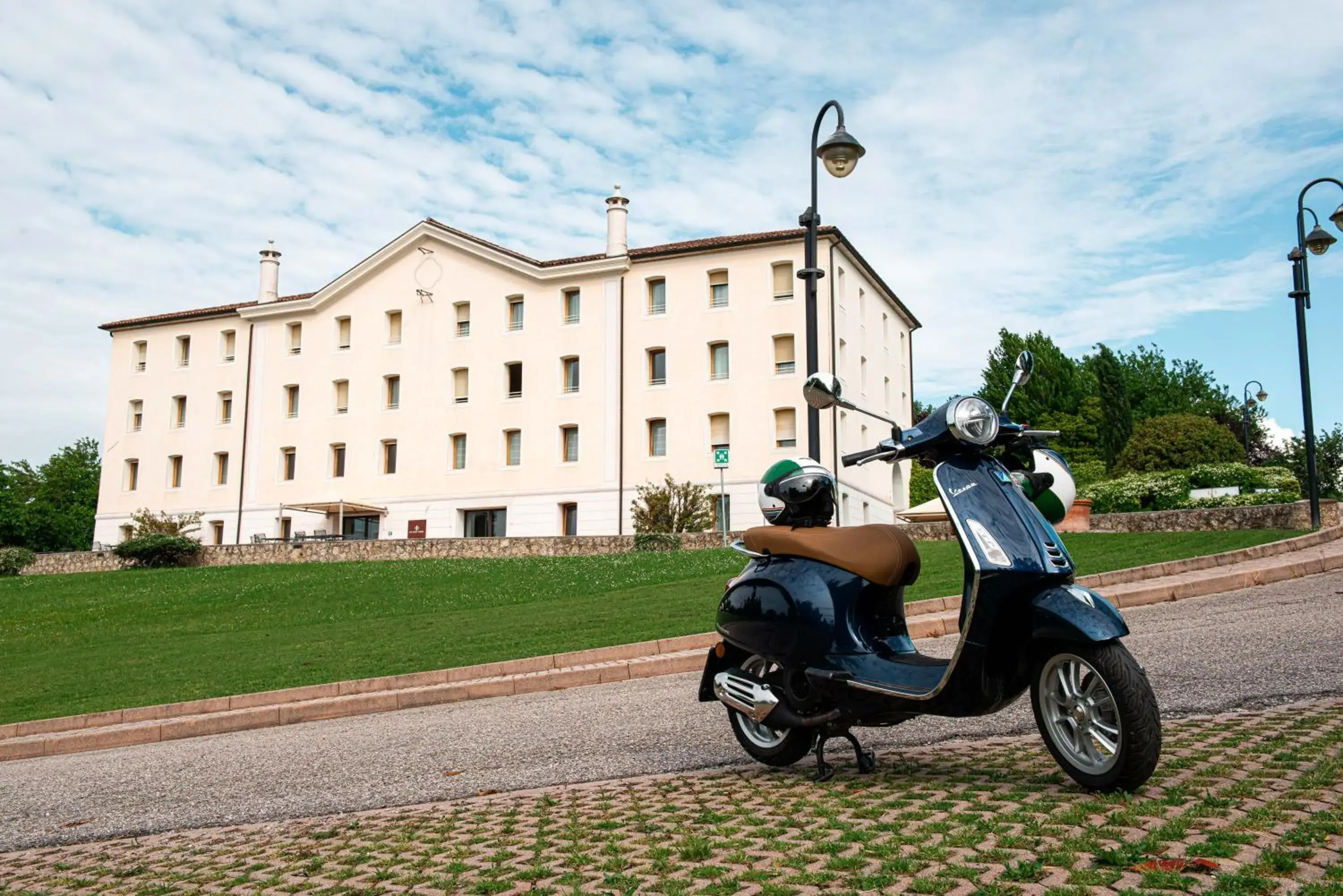 Property building in Phi Hotel Astoria Property building in Phi Hotel Astoria