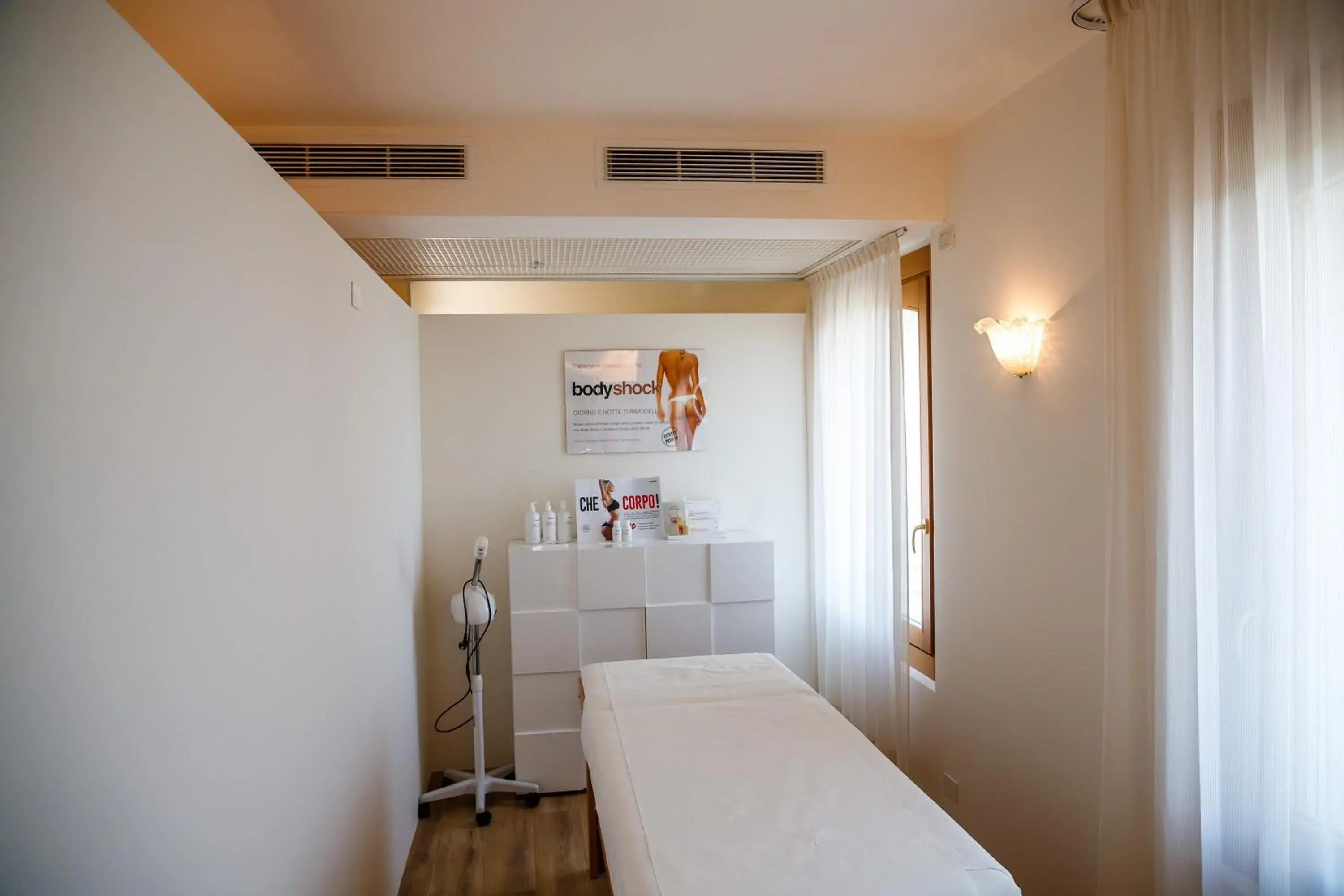 Spa and wellness centre/facilities, Bed in Phi Hotel Astoria Spa and wellness centre/facilities, Bed in Phi Hotel Astoria