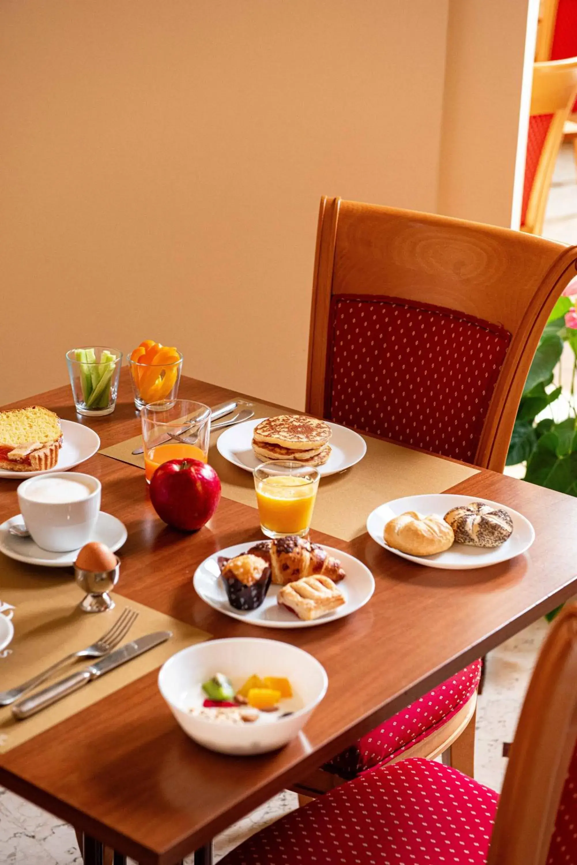 Breakfast in Phi Hotel Astoria Breakfast in Phi Hotel Astoria