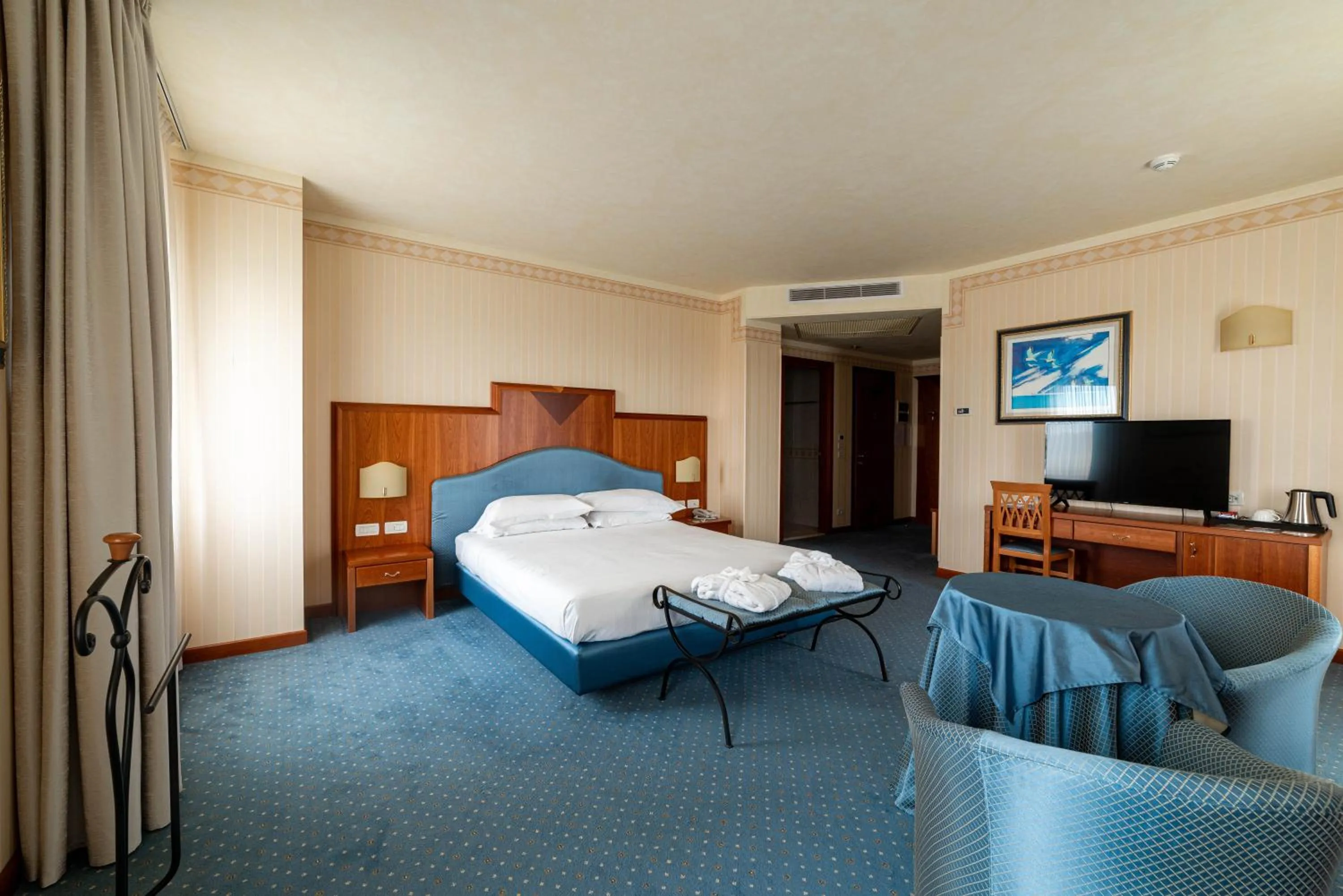 Bed in Phi Hotel Astoria