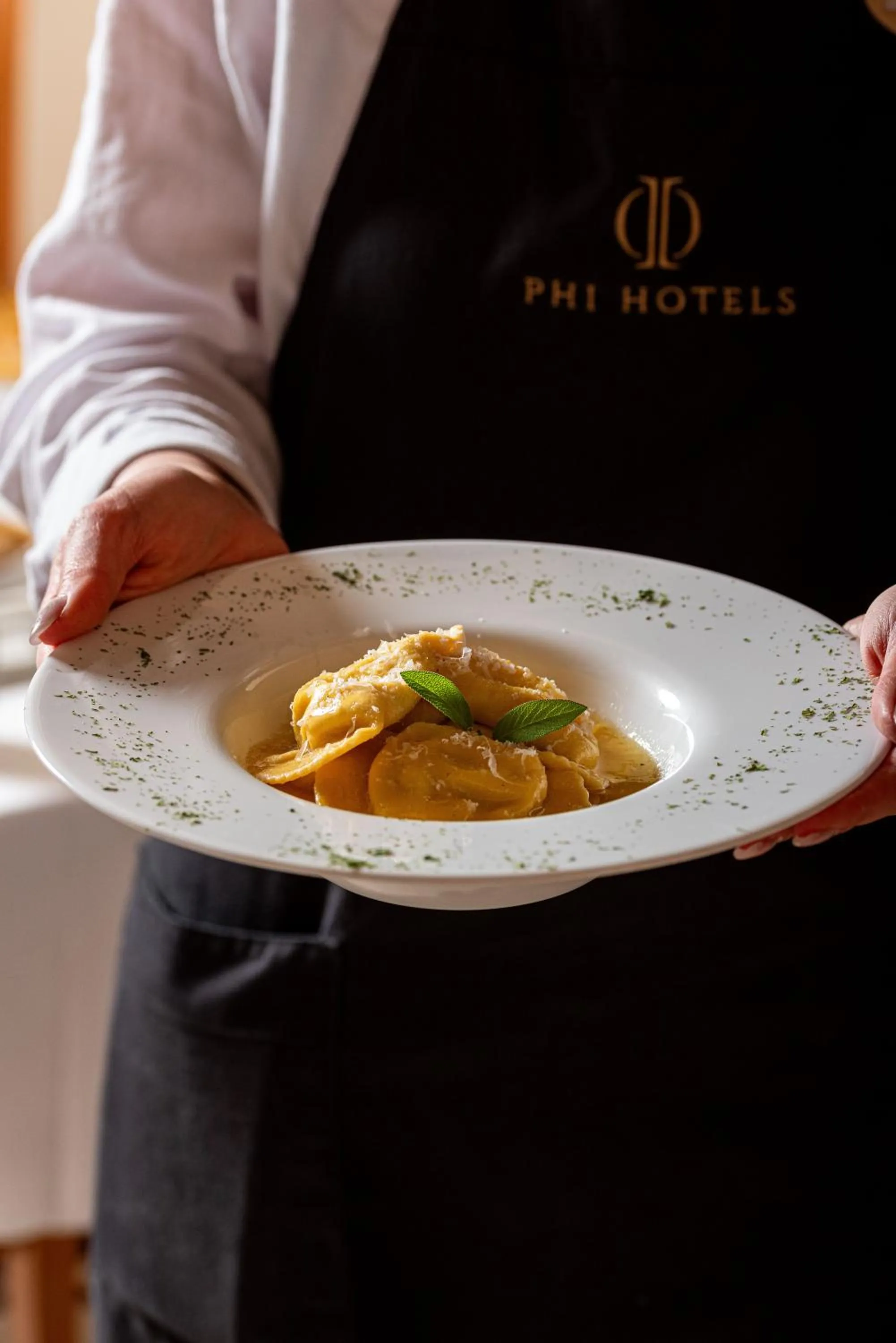 Restaurant/places to eat in Phi Hotel Astoria