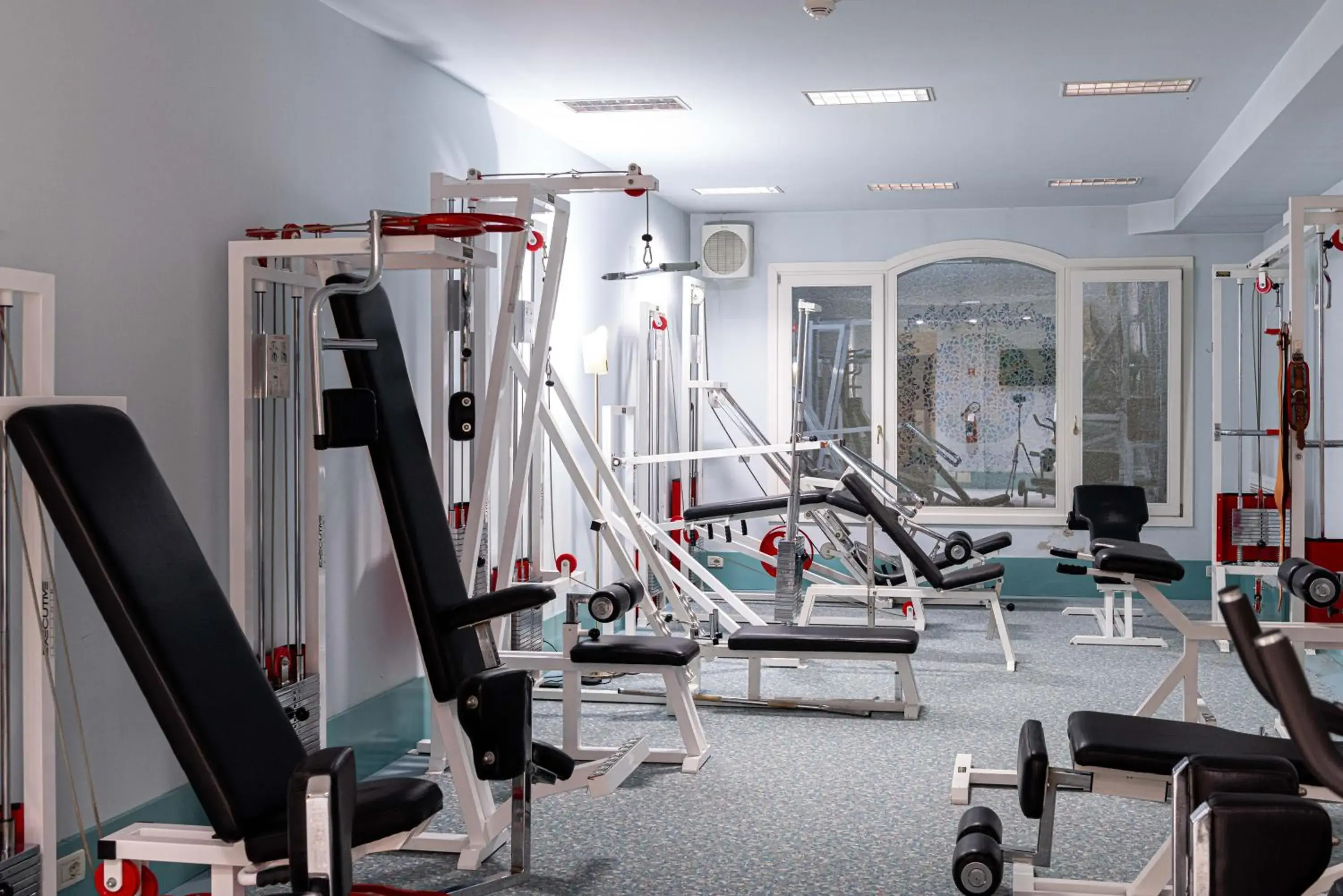 Fitness centre/facilities in Phi Hotel Astoria Fitness centre/facilities in Phi Hotel Astoria