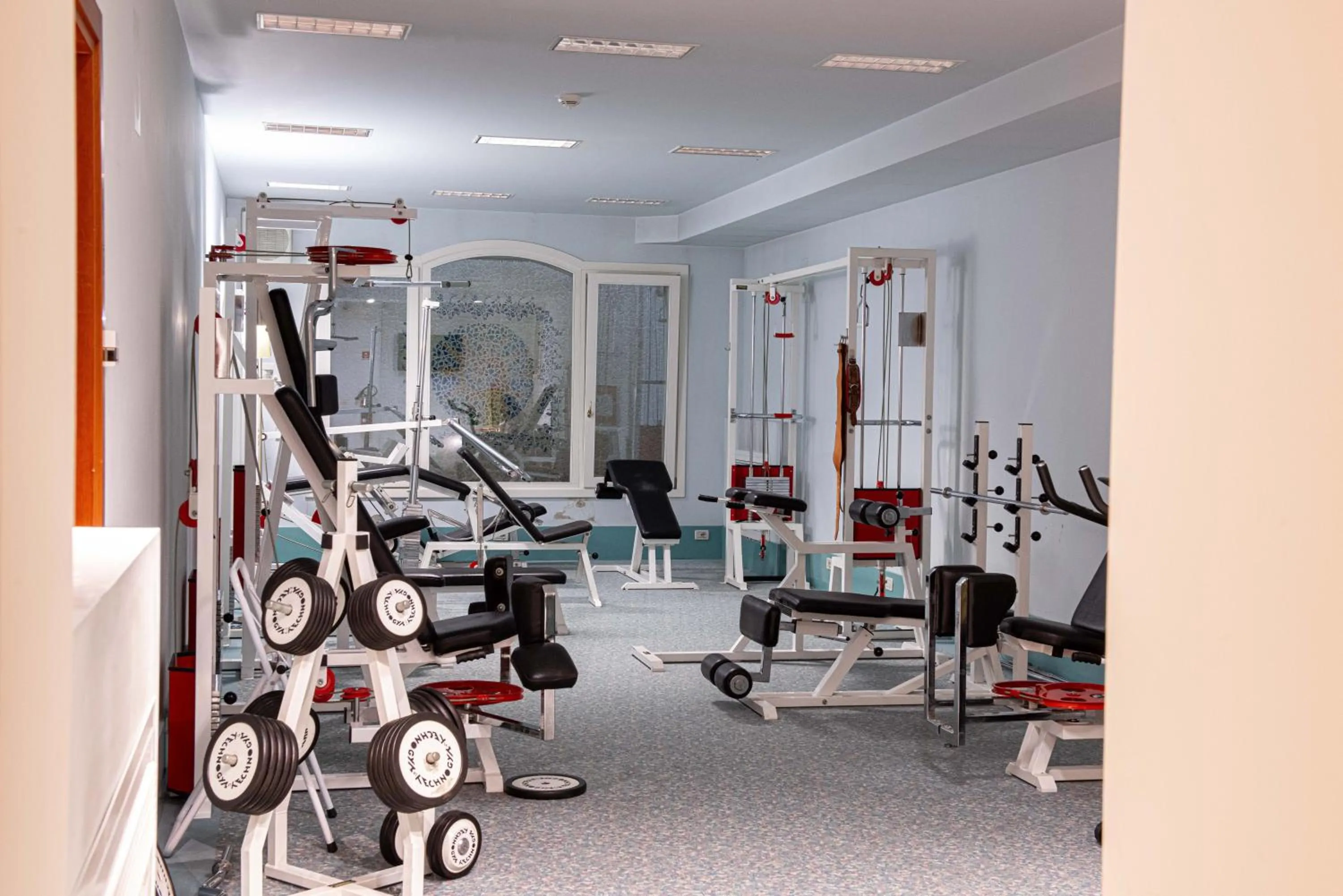 Fitness centre/facilities in Phi Hotel Astoria