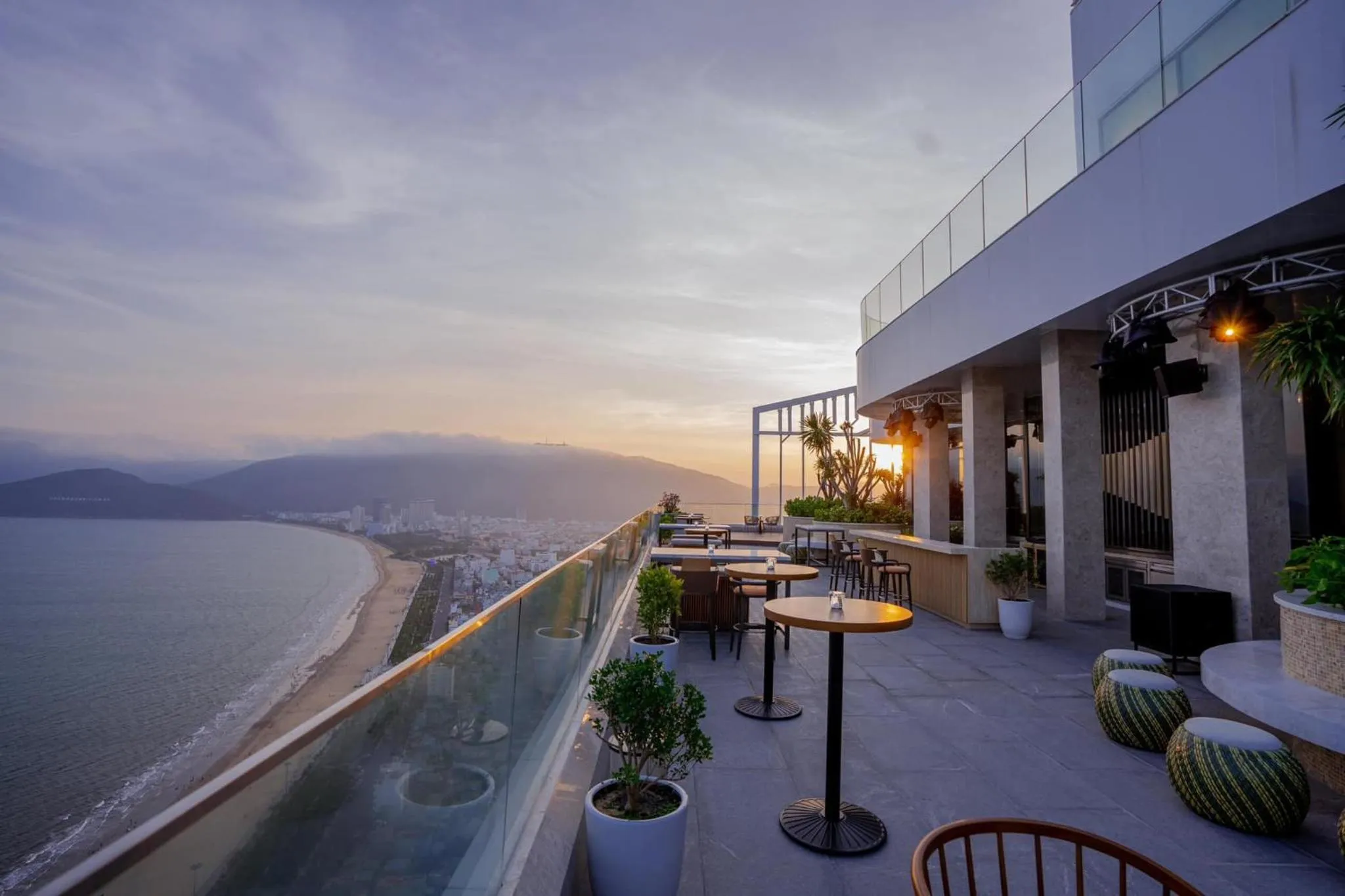 Restaurant/places to eat in TMS Sea Condotel View Biển