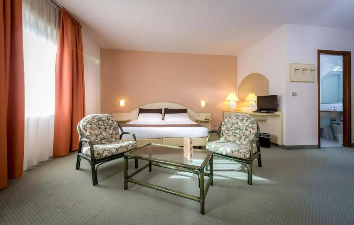 Bed in Hotel Des Alpes Bed in Hotel Des Alpes