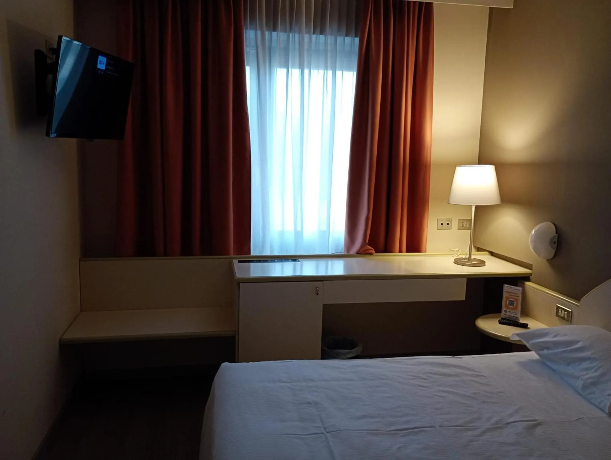 Bed in Hotel Des Alpes