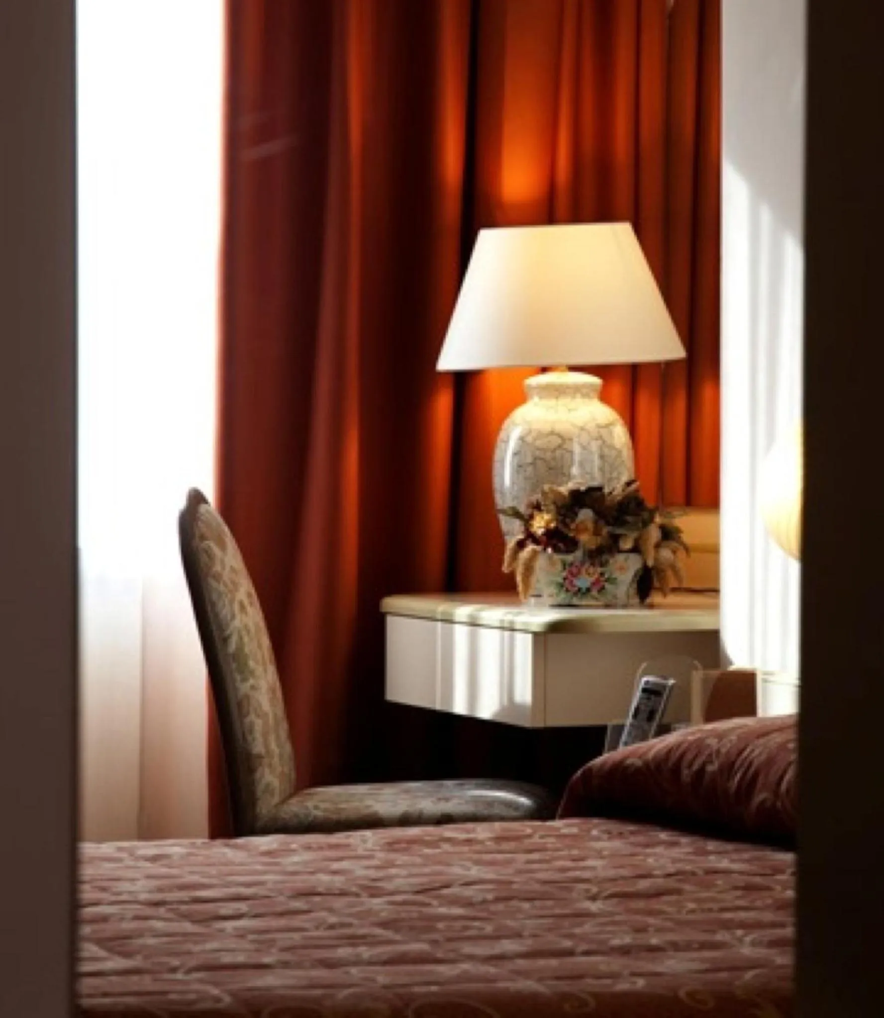 Drinks, Bed in Hotel Des Alpes