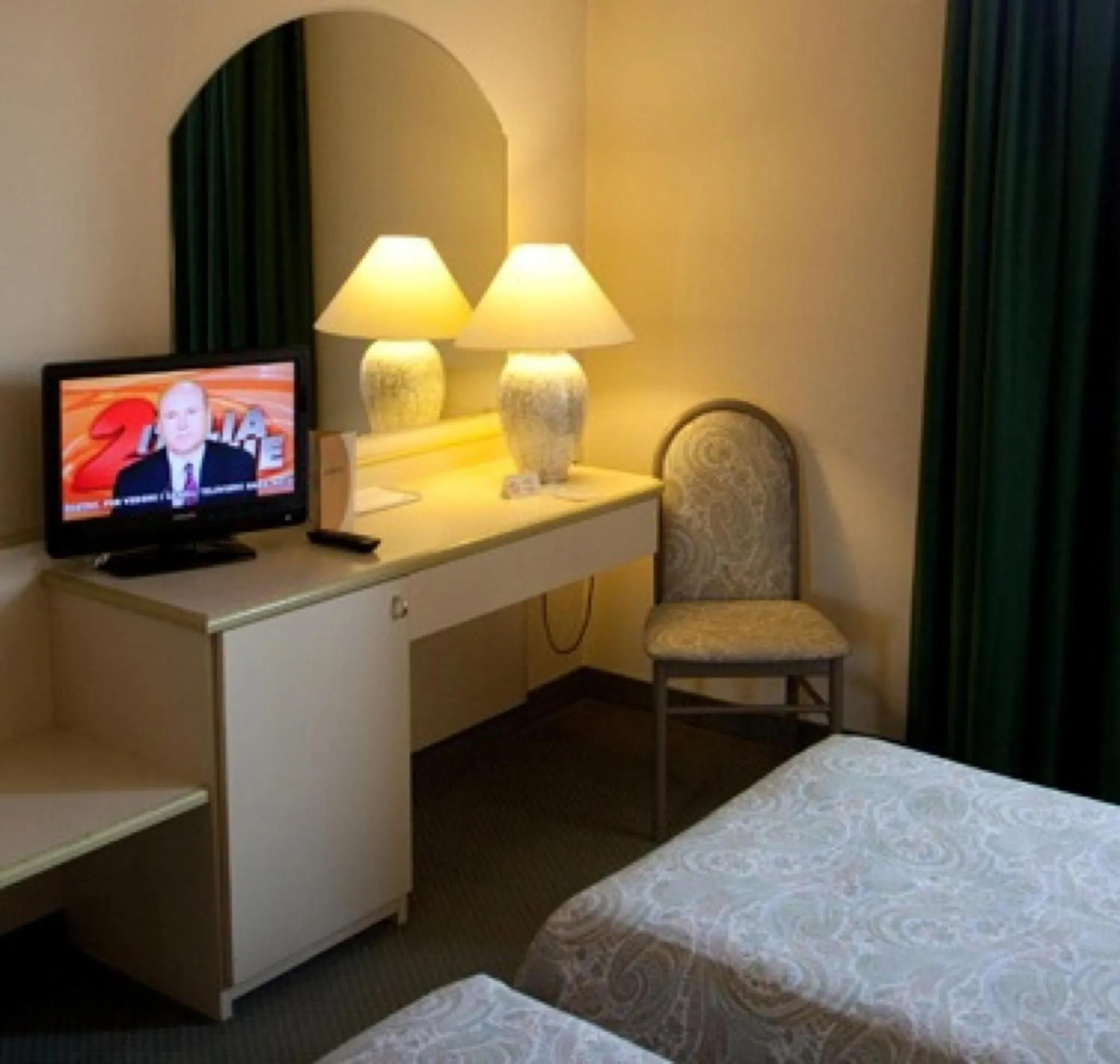 Drinks, Bed in Hotel Des Alpes