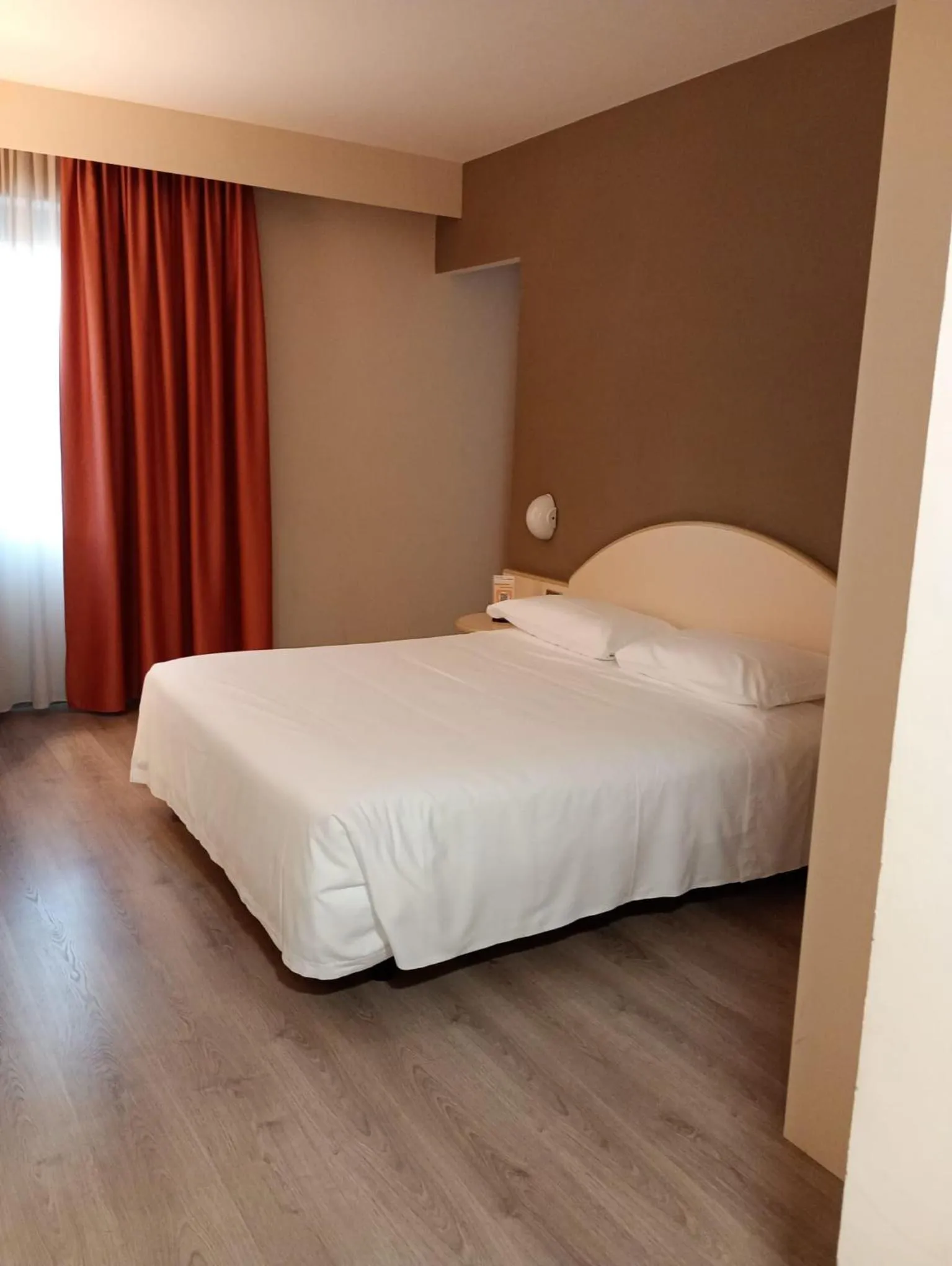 Bed in Hotel Des Alpes