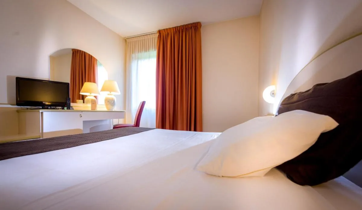 Bed in Hotel Des Alpes