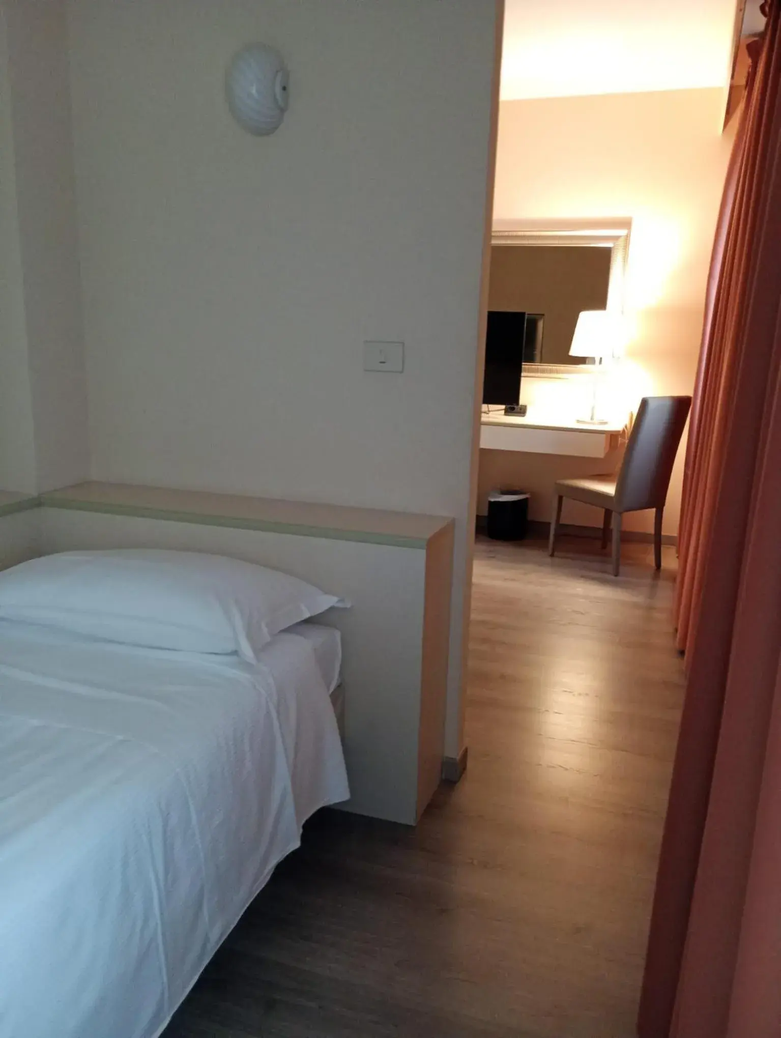 Bed in Hotel Des Alpes Bed in Hotel Des Alpes