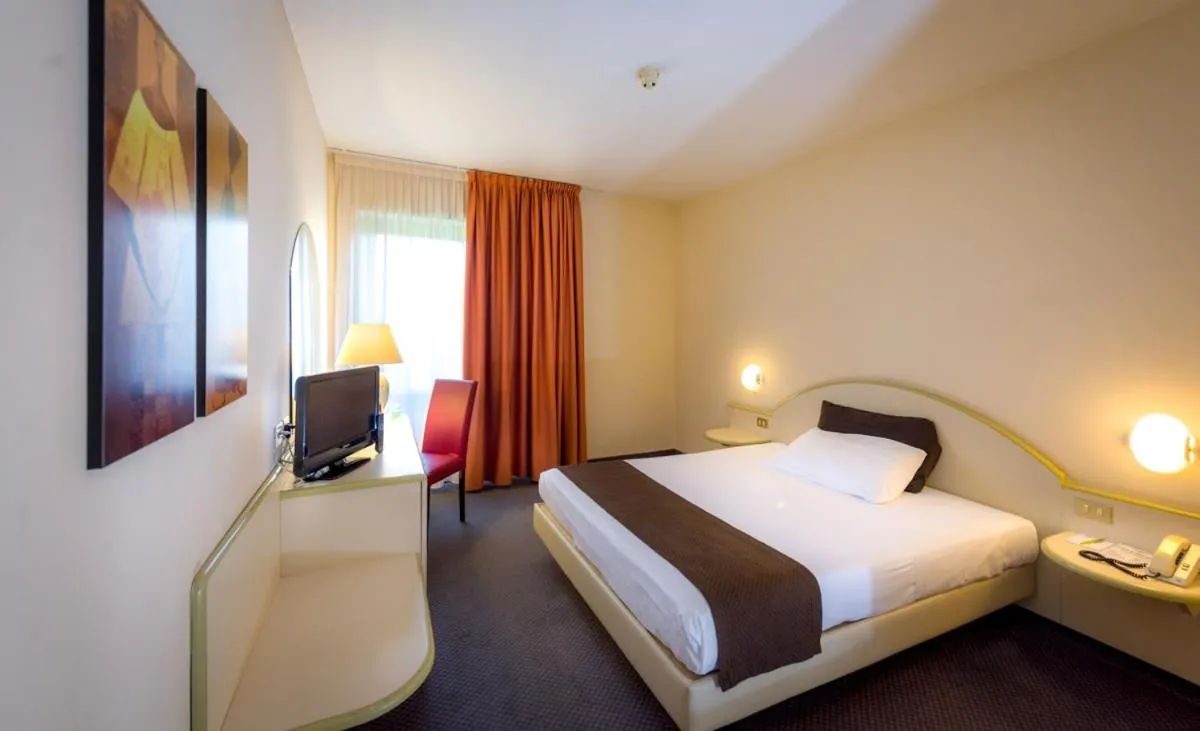 Bed in Hotel Des Alpes