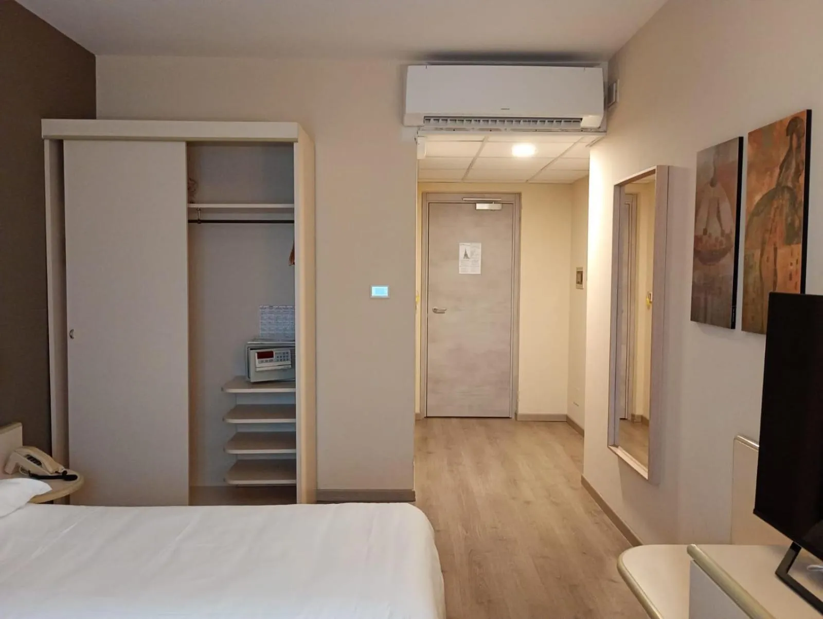 Facade/entrance, Bed in Hotel Des Alpes