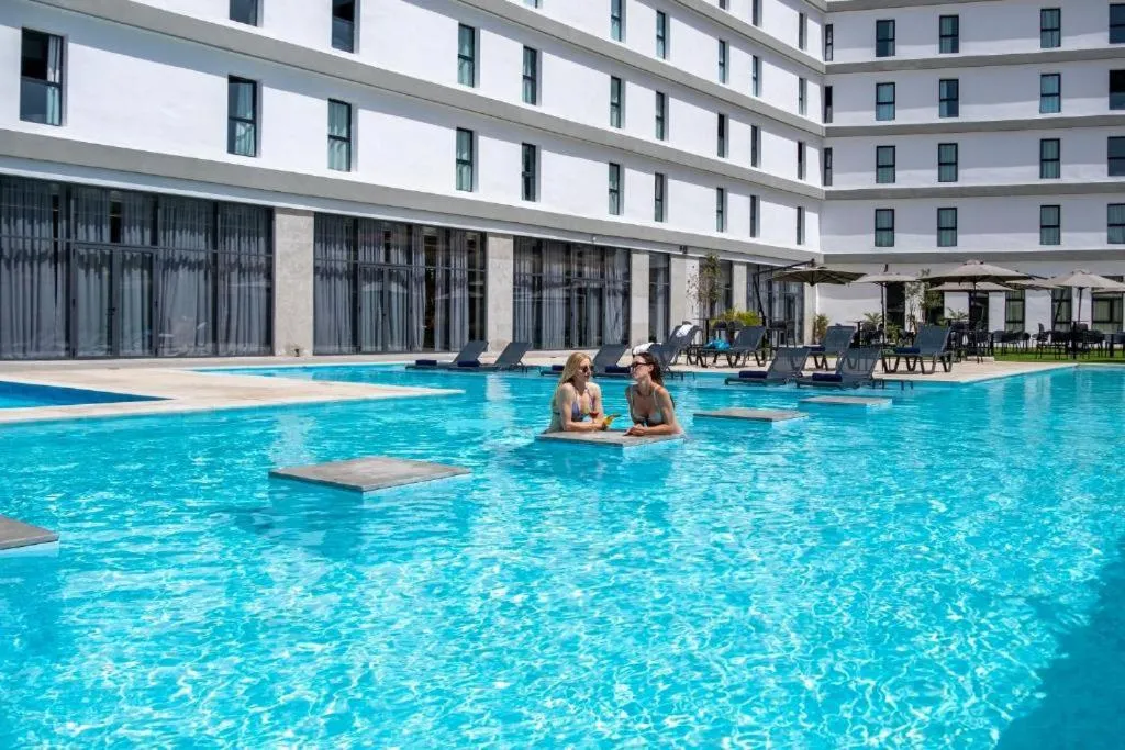 Swimming pool in Occidental Tanger