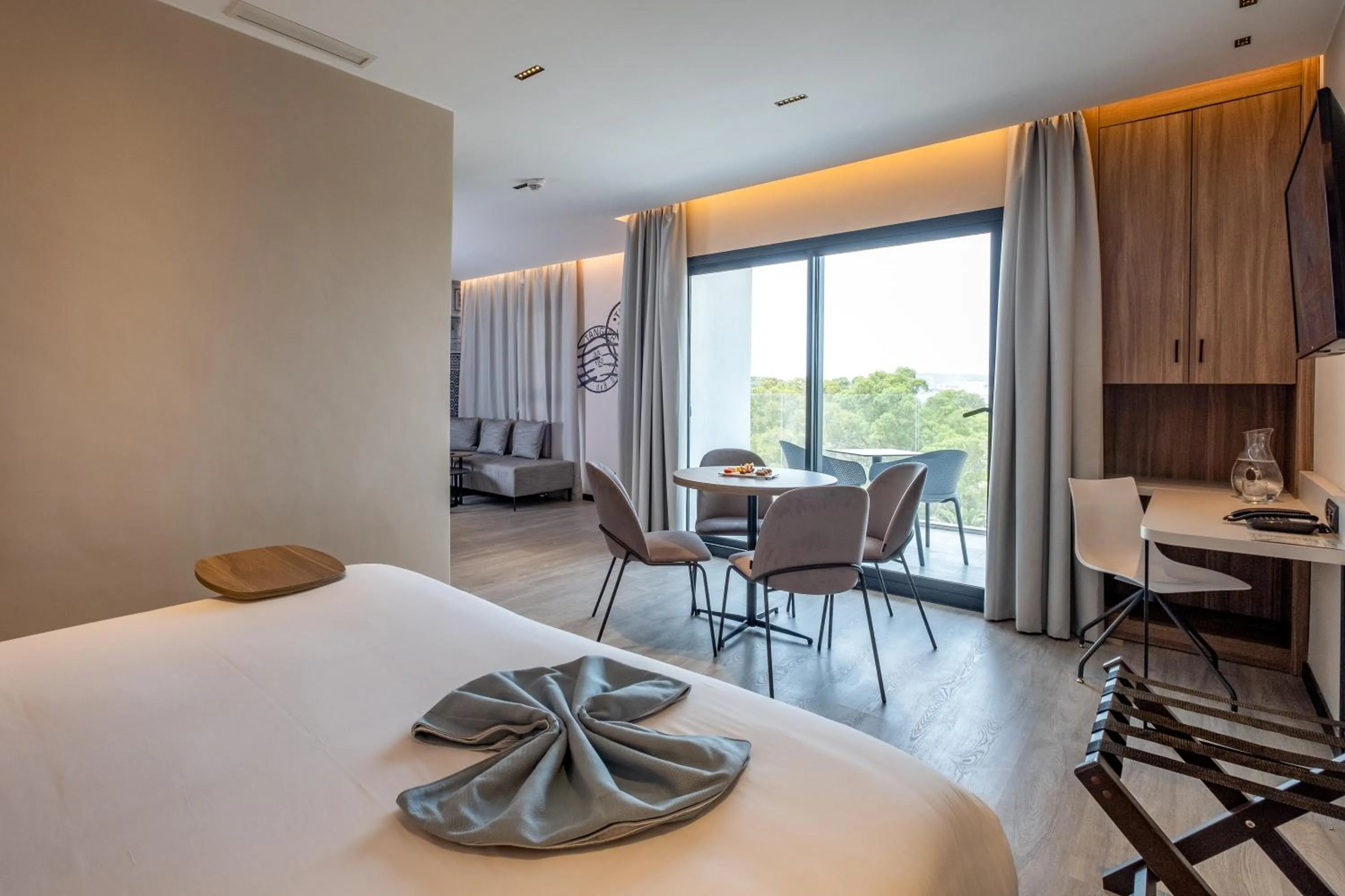 Balcony/Terrace, Bed in Occidental Tanger