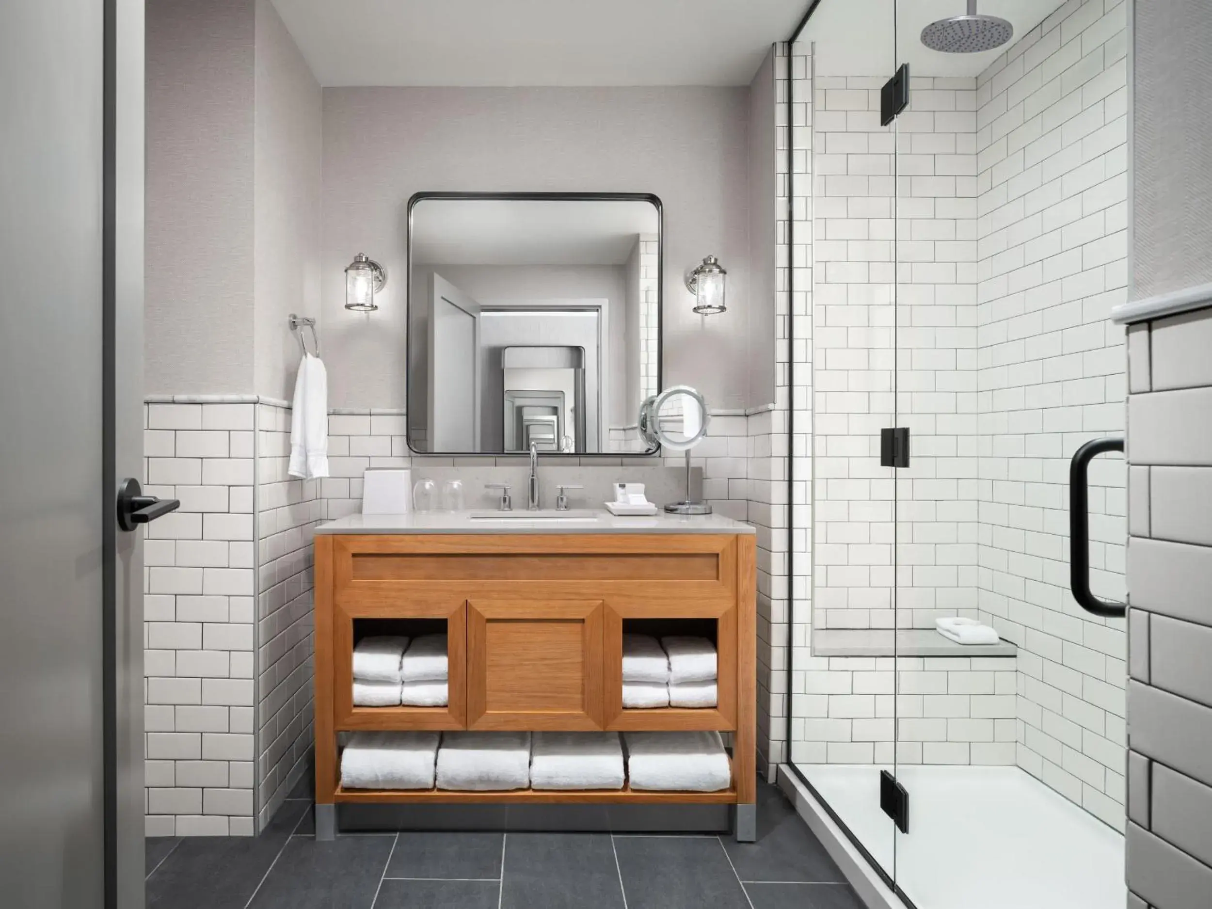 Queen Room - Disability Access in Lockwood Hotel Queen Room - Disability Access in Lockwood Hotel