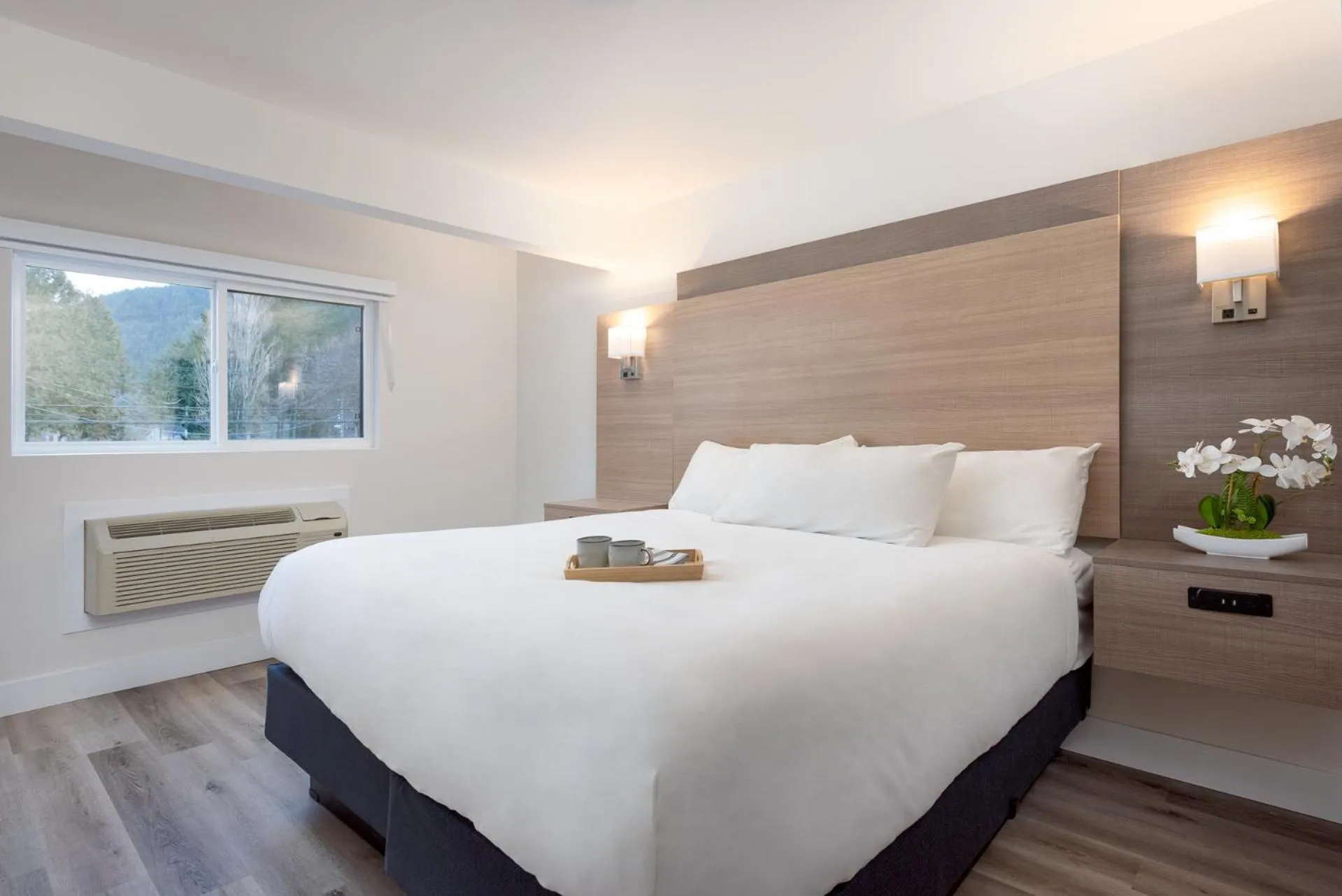 Bed in Harrison Grand Motel