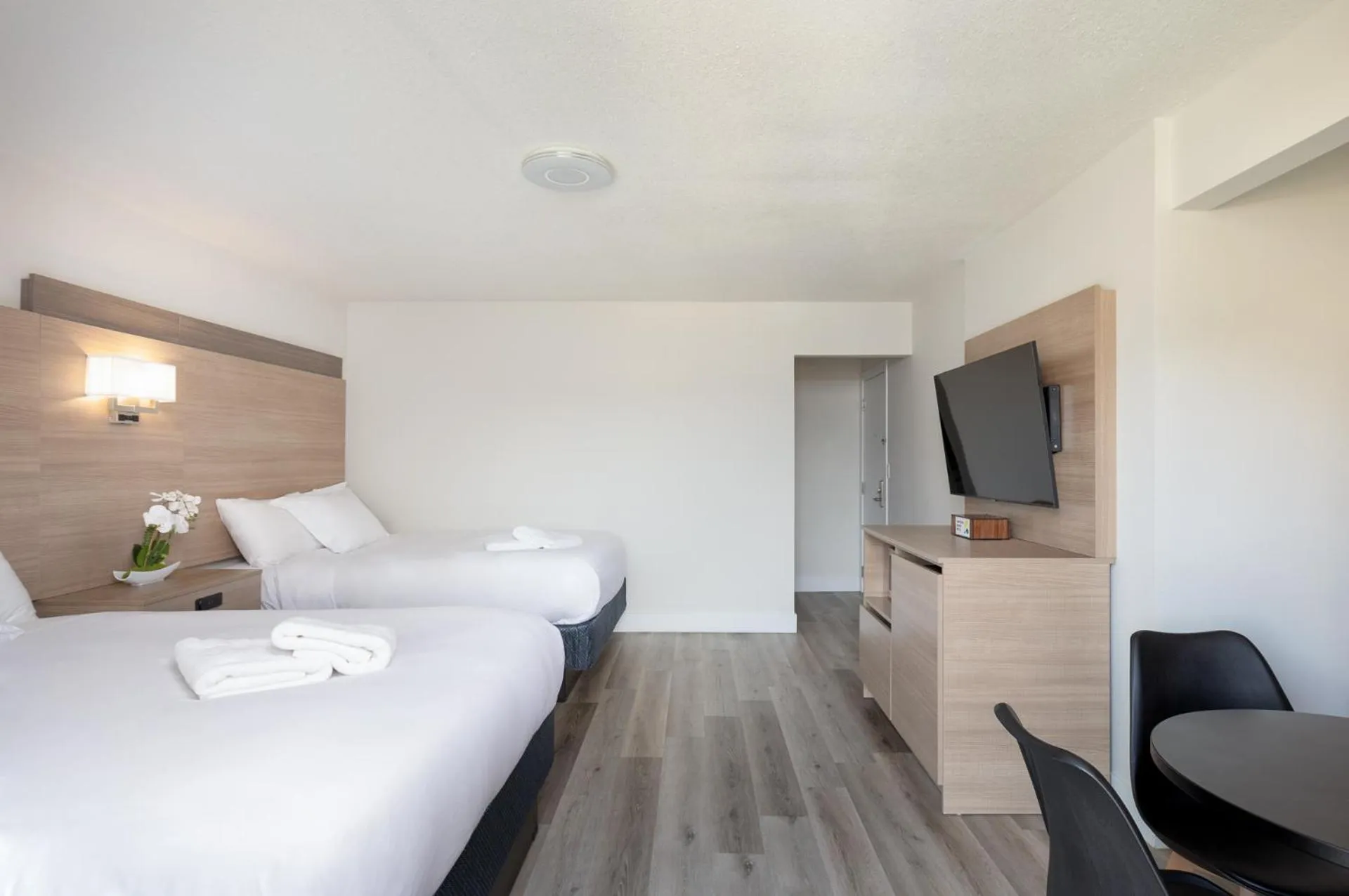 Bed in Harrison Grand Motel