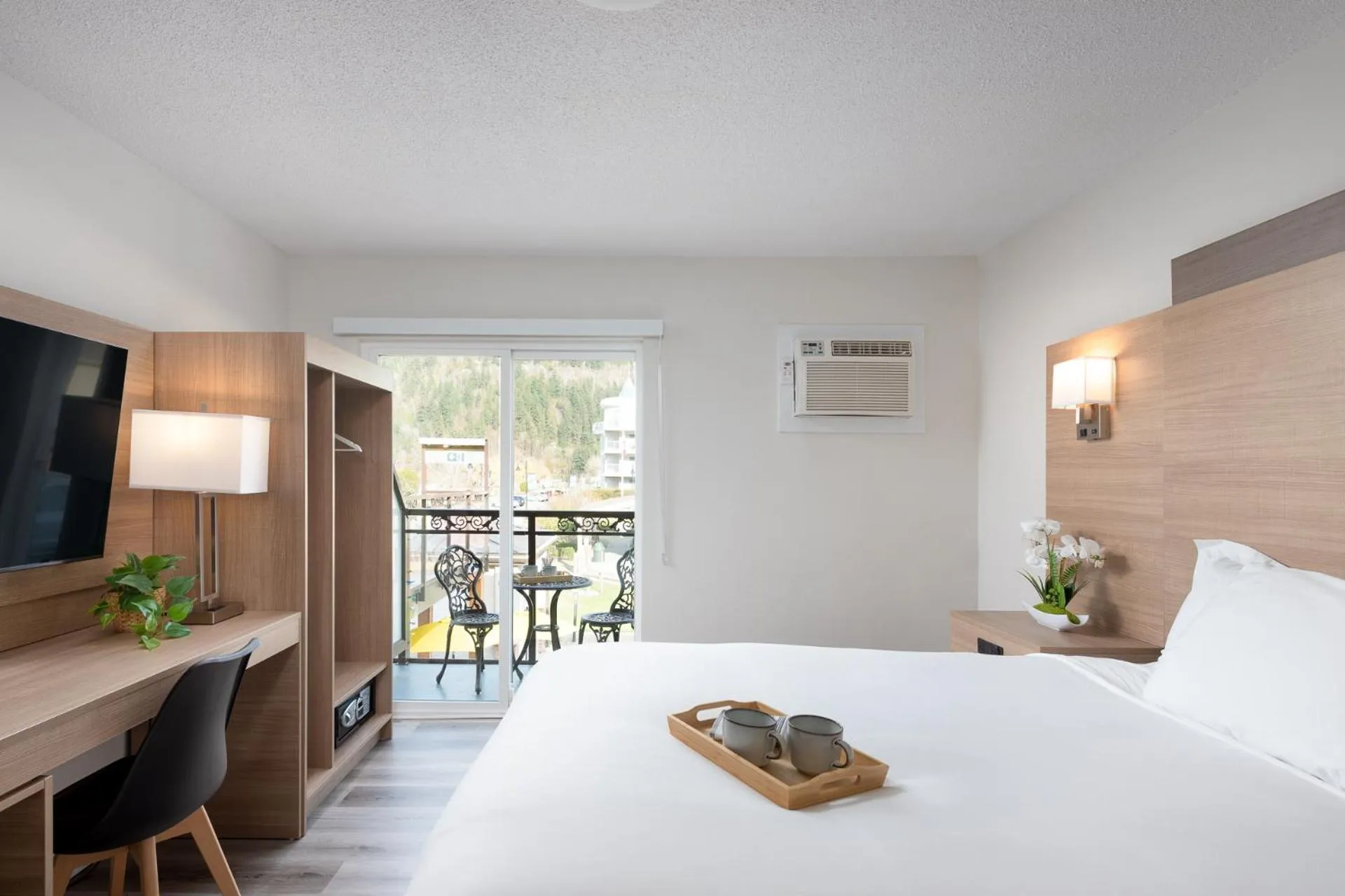 Bed in Harrison Grand Motel