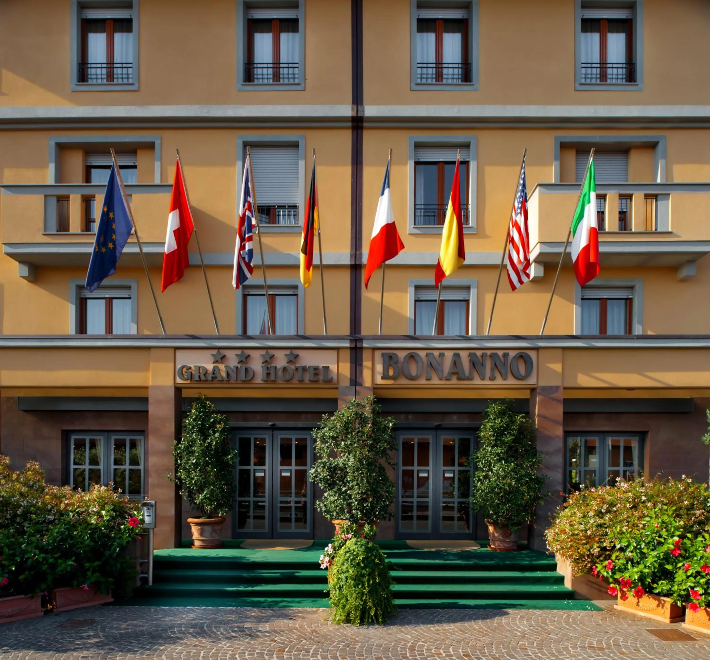 Facade/entrance in Grand Hotel Bonanno