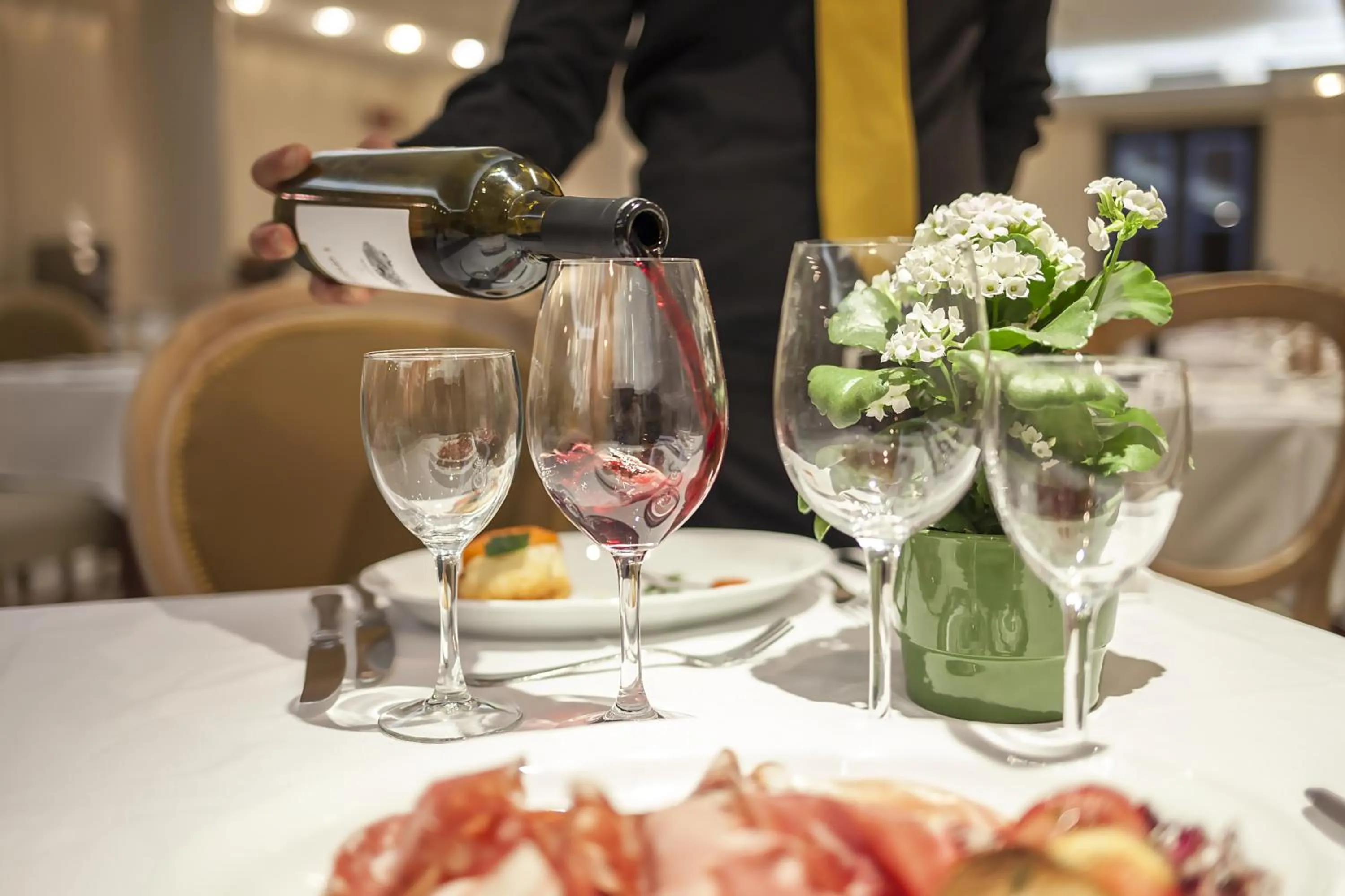 Restaurant/places to eat in Grand Hotel Bonanno