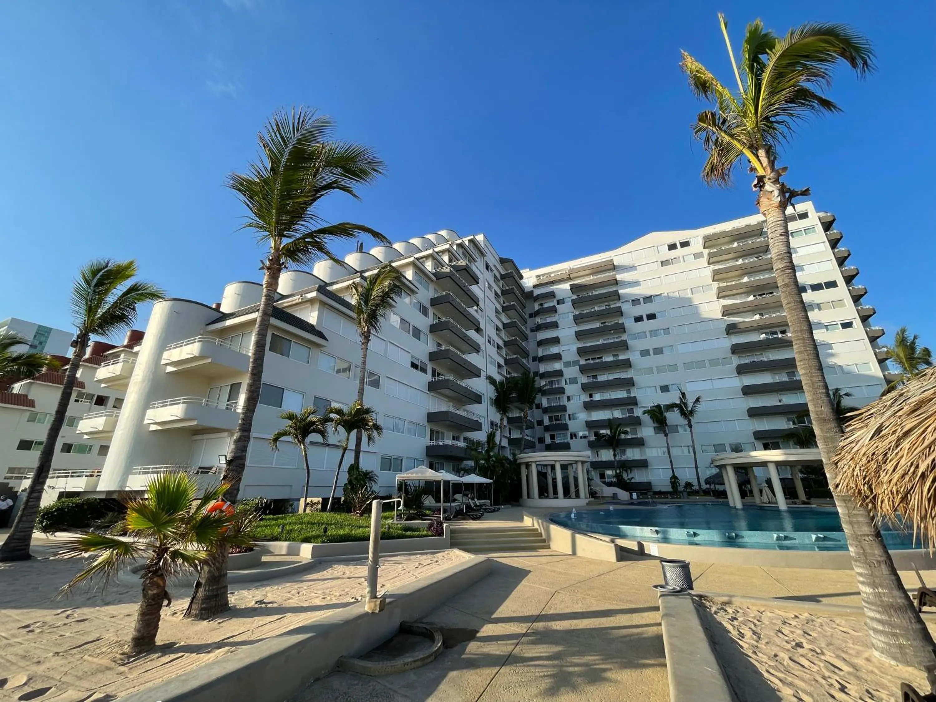 Property building in Quintas Del Mar II condominio con vista al mar